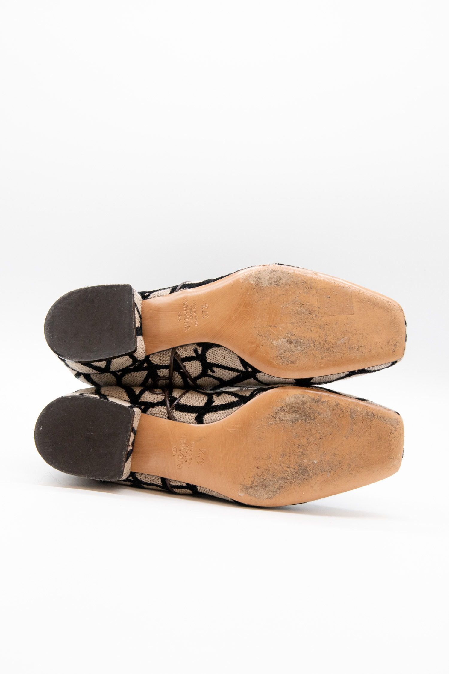 Thumbnail of http://Valentino%20Monogramm%20Stiefel%20in%20Beige%20und%20Schwarz