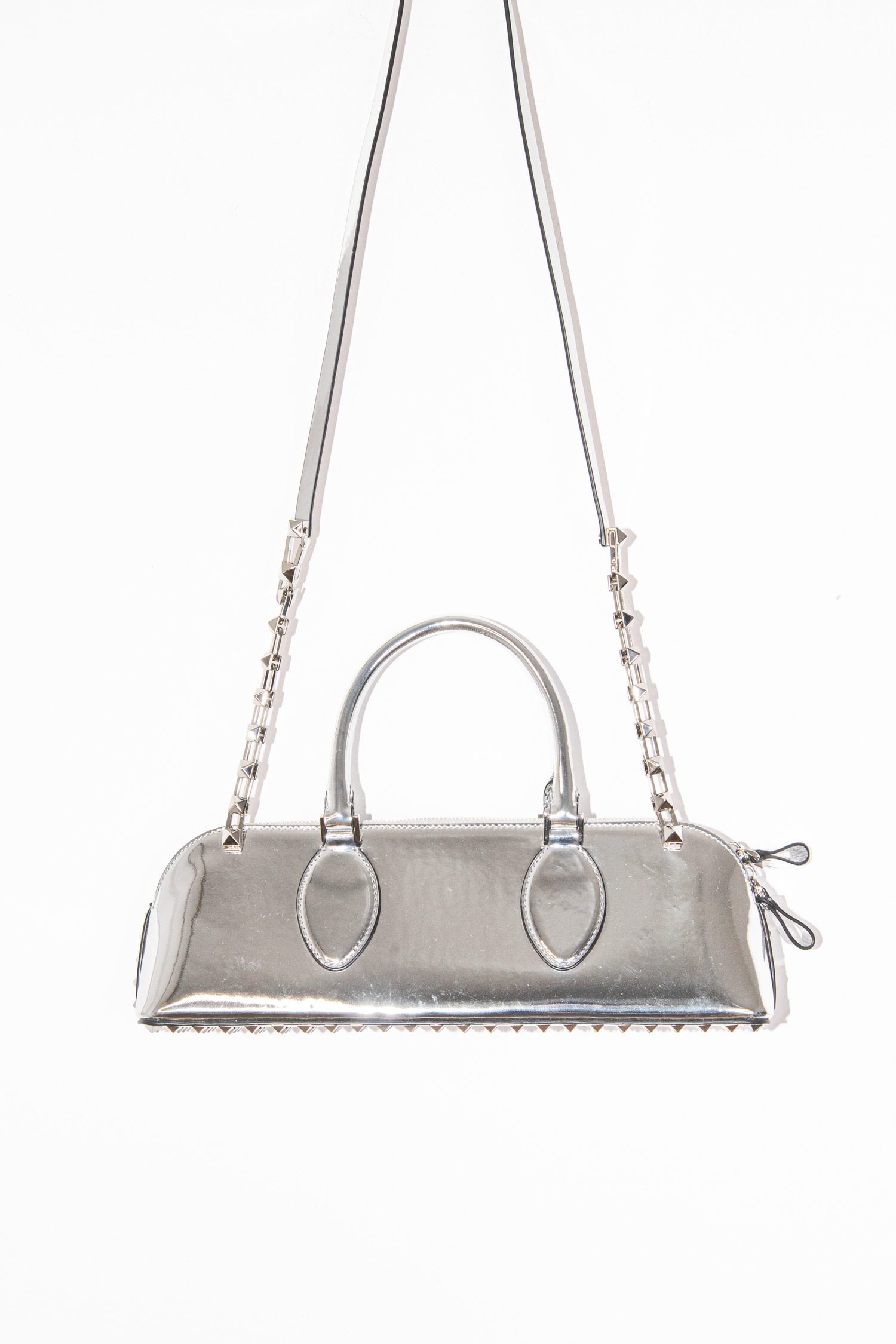Thumbnail of http://Valentino%20Rockstud%20Handtasche%20mit%20Nieten%20in%20Silber