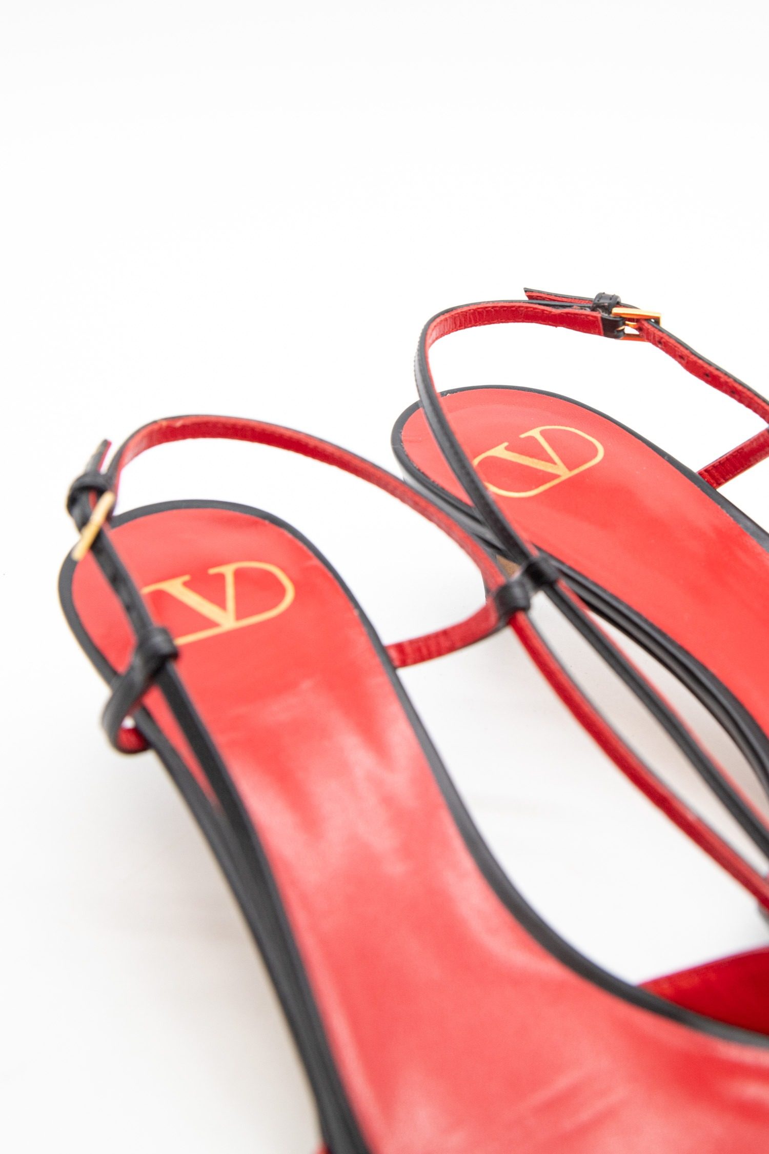 Thumbnail of http://Valentino%20VLogo%20Signature%20Slingback-Pumps%20in%20Schwarz