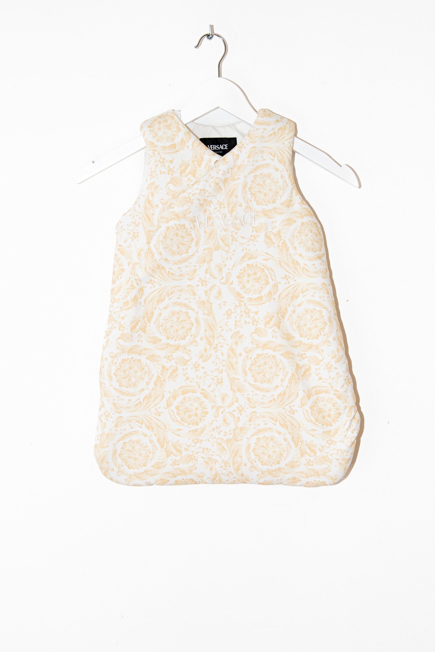 Thumbnail of http://Versace%20Schlafsack%20mit%20Einteiler%20für%20Baby%20mit%20Barocco-Print