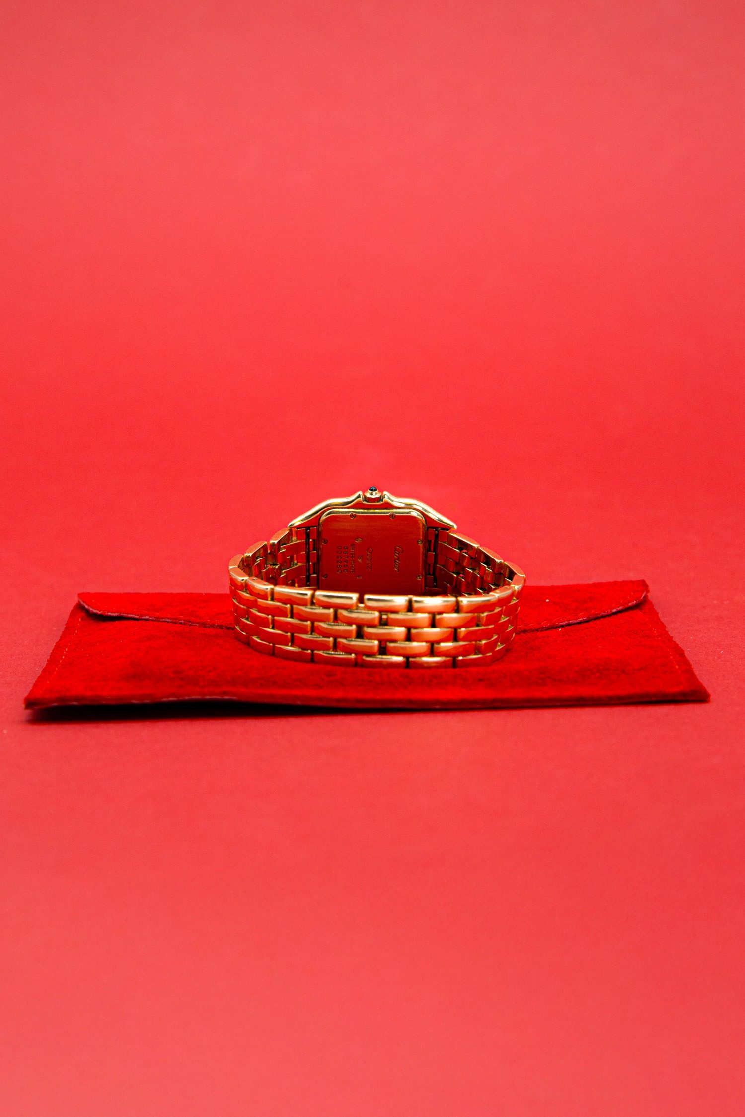 Thumbnail of http://Vintage%20Cartier%20Panthère%20de%20Cartier%20Uhr%20mit%20quadratischem%20Ziffernblatt%20in%20Gold