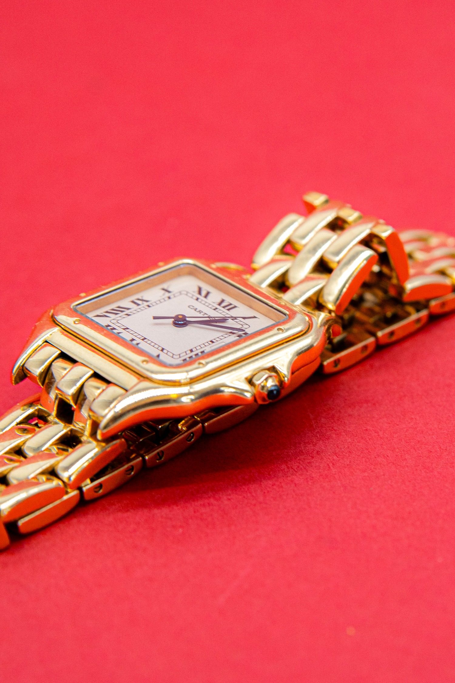 Thumbnail of http://Vintage%20Cartier%20Panthère%20de%20Cartier%20Uhr%20mit%20quadratischem%20Ziffernblatt%20in%20Gold