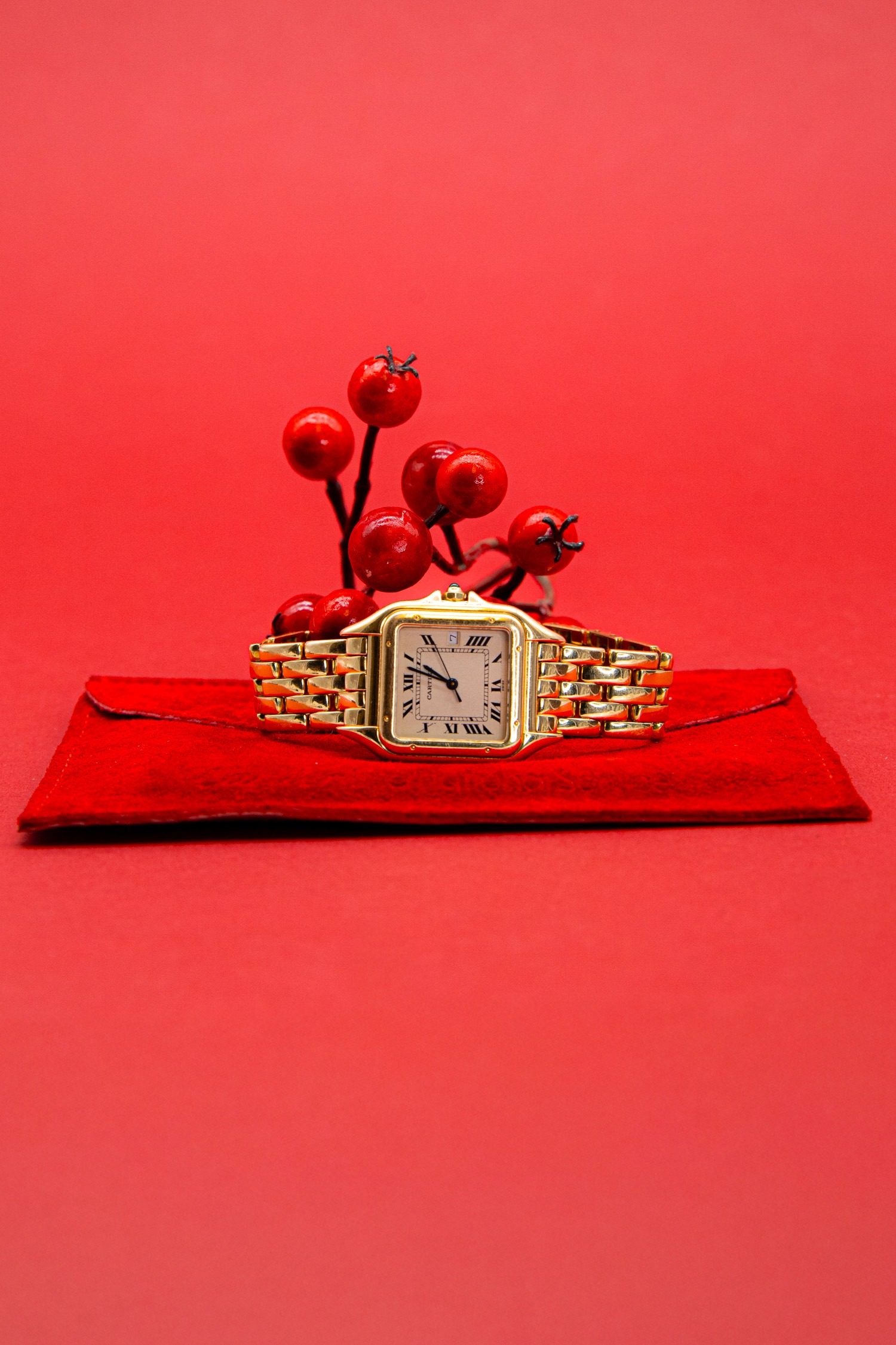 Thumbnail of http://Vintage%20Cartier%20Panthère%20de%20Cartier%20Uhr%20mit%20quadratischem%20Ziffernblatt%20in%20Gold