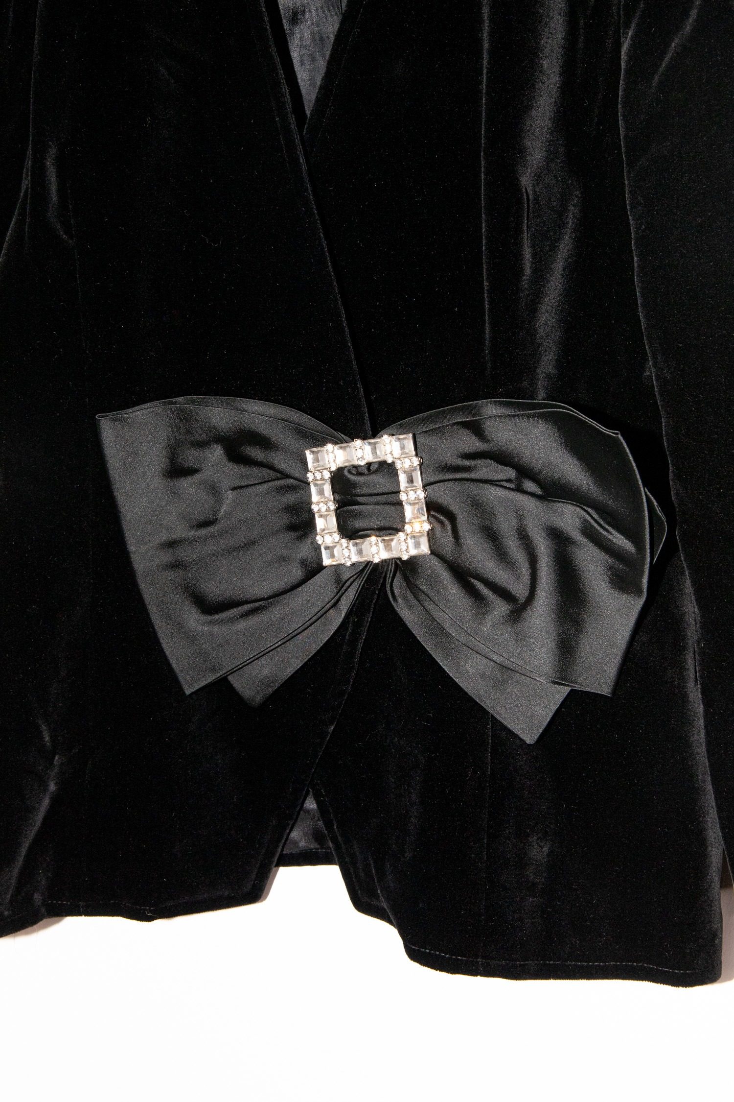 Thumbnail of http://Vintage%20Catarina%20Jacke%20mit%20großer%20Schleife%20in%20Schwarz