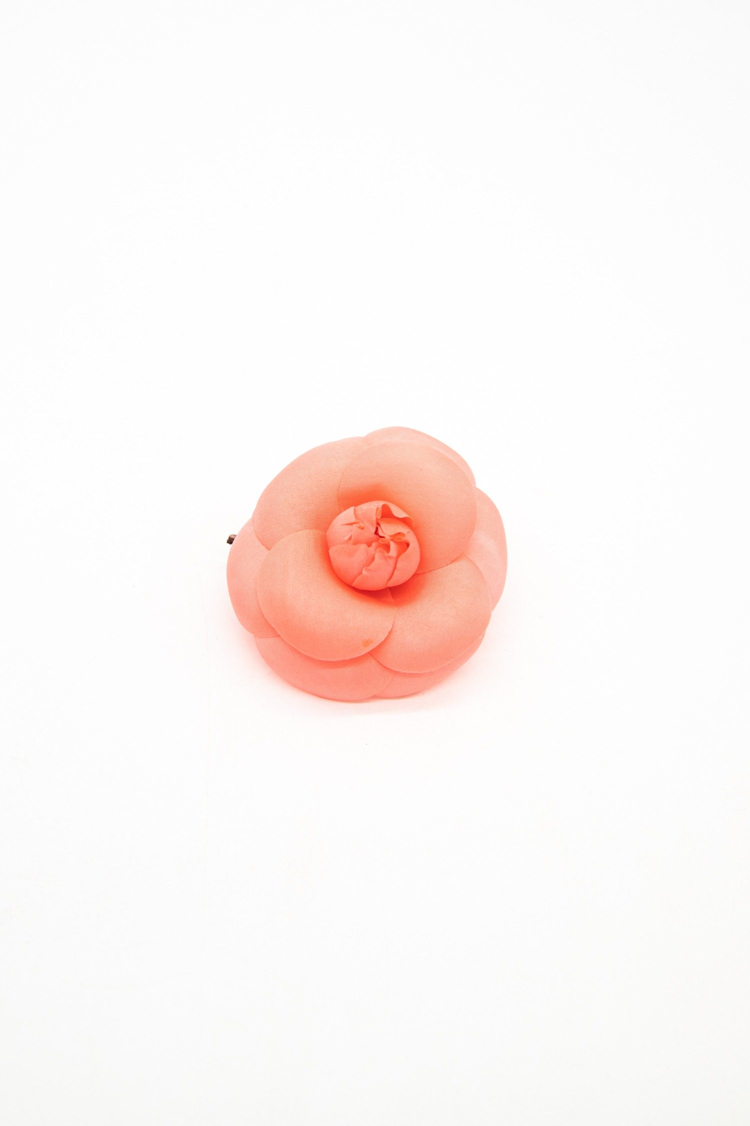Thumbnail of http://Chanel%20Vintage%20Brosche%20in%20Blütenform%20in%20Rosa