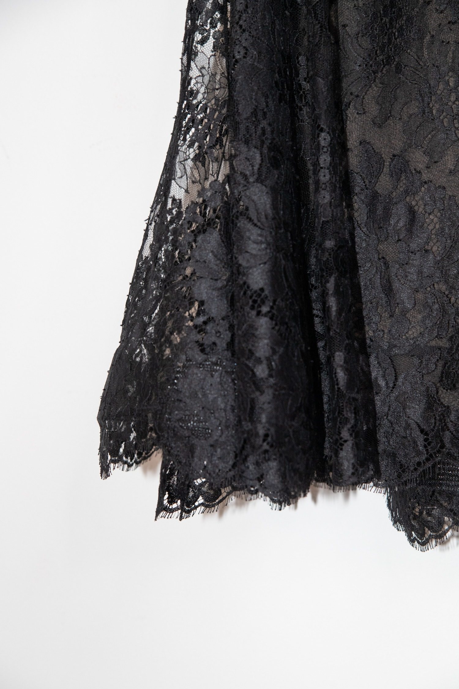 Thumbnail of http://Chanel%20Spitzenkleid%20mit%20Schleife%20in%20Schwarz