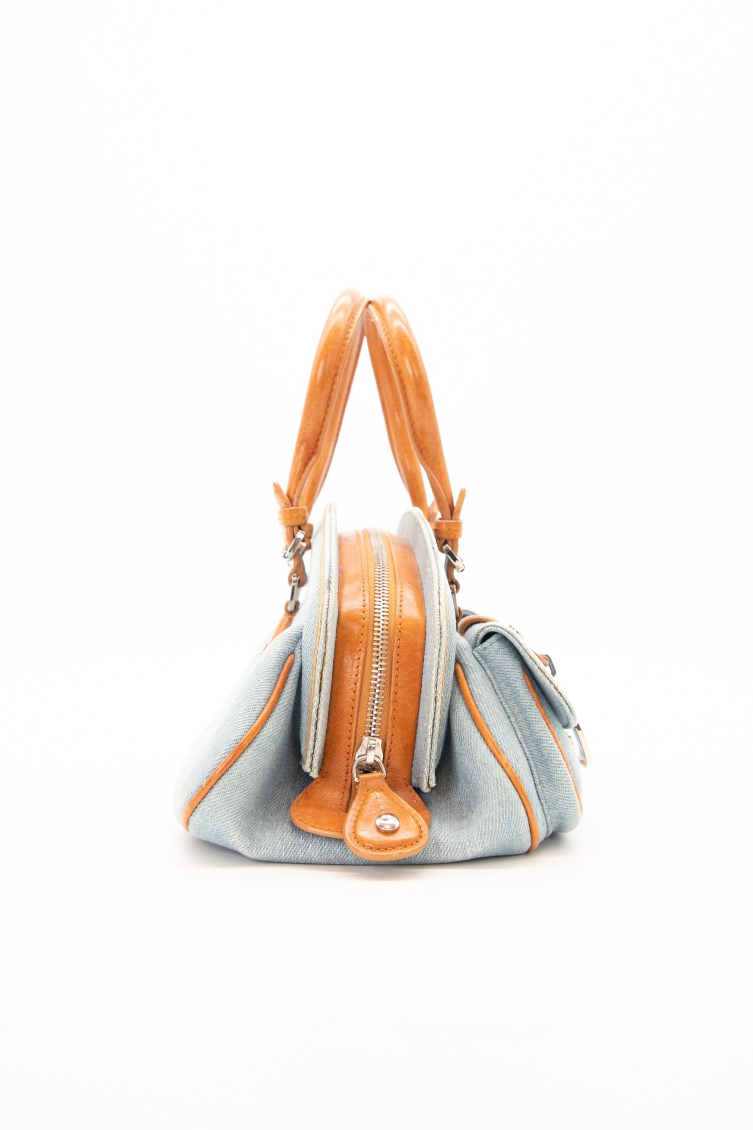 Thumbnail of http://Christian%20Dior%20Vintage%20„Denim%20Detective“%20Handtasche%20in%20Hellblau