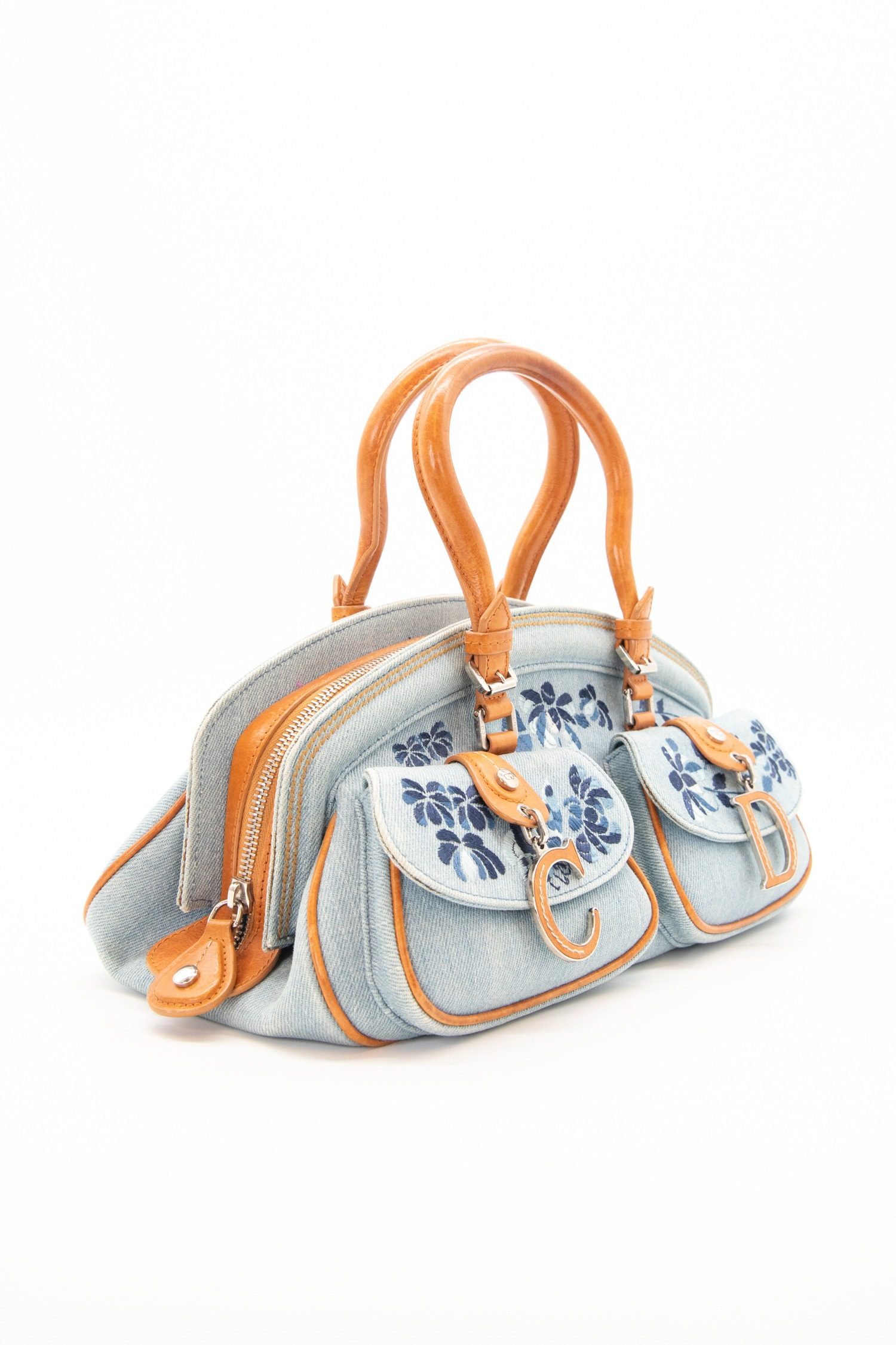 Thumbnail of http://Christian%20Dior%20Vintage%20„Denim%20Detective“%20Handtasche%20in%20Hellblau