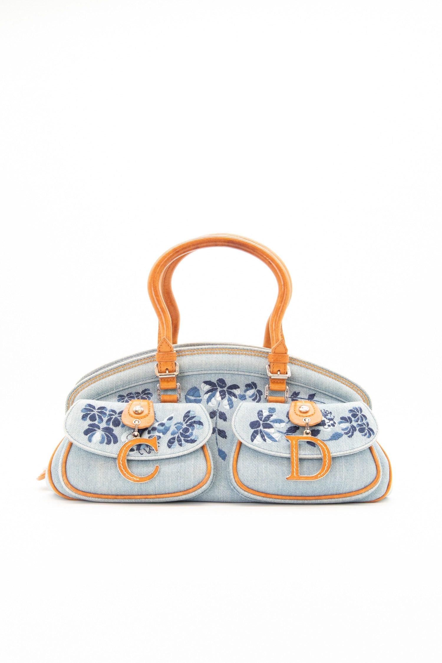 Thumbnail of http://Christian%20Dior%20Vintage%20„Denim%20Detective“%20Handtasche%20in%20Hellblau