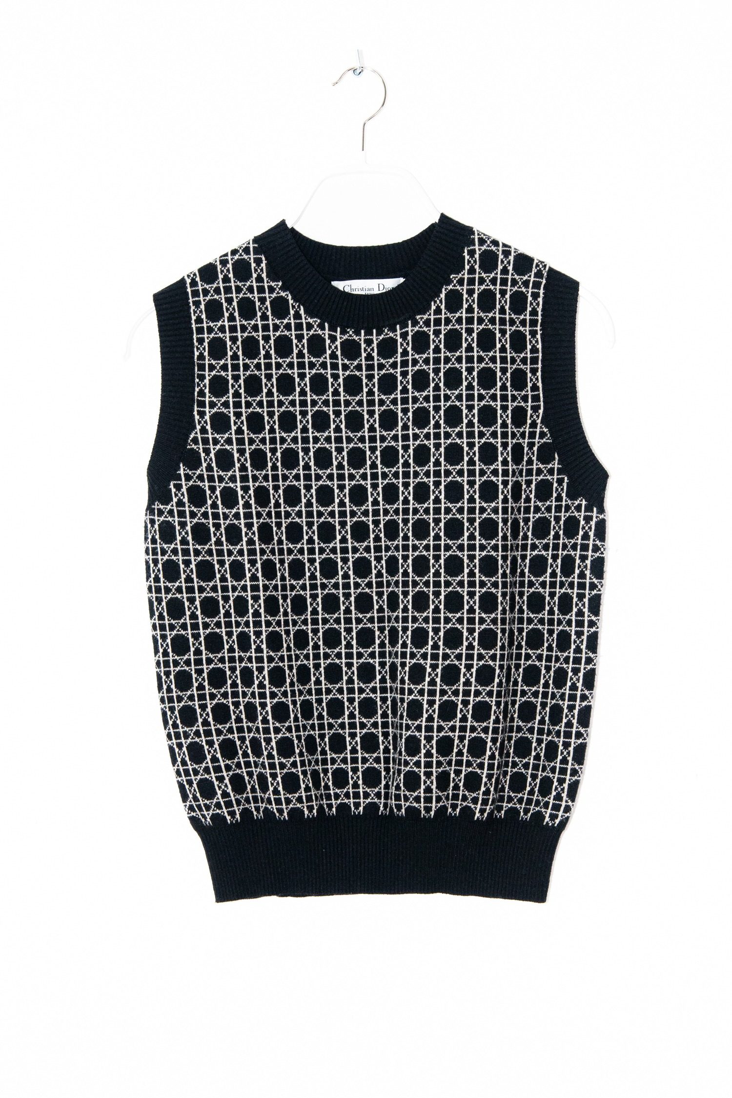 Thumbnail of http://Vintage%20Dior%20Pullunder%20mit%20grafischem%20Muster%20in%20Schwarz%20und%20Weiß