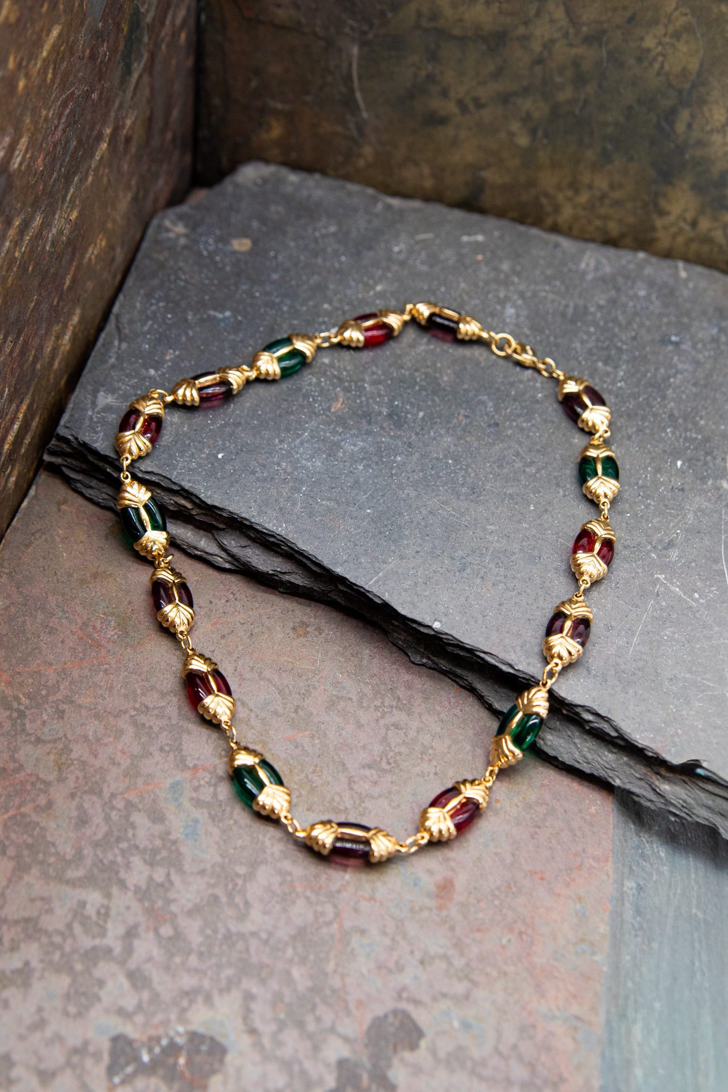 Thumbnail of http://Dior%20Vintage%20Halskette%20in%20Gold,%20Grün%20und%20Lila