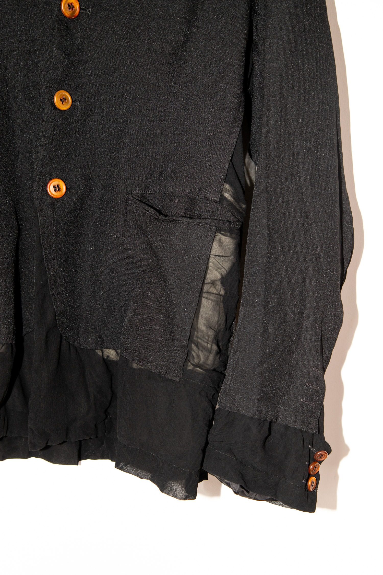 Thumbnail of http://Vintage%20Comme%20des%20Garçons%20Blazer%20in%20Schwarz