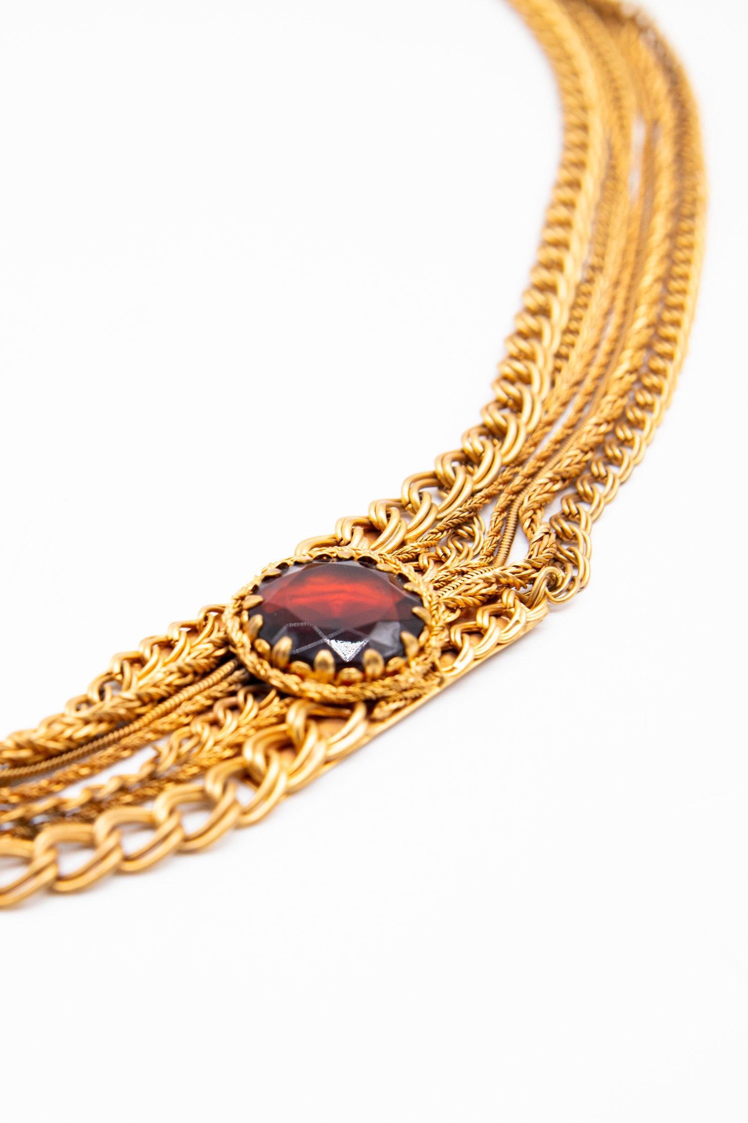 Thumbnail of http://Vintage%20Halskette%20in%20Gold%20und%20Rot