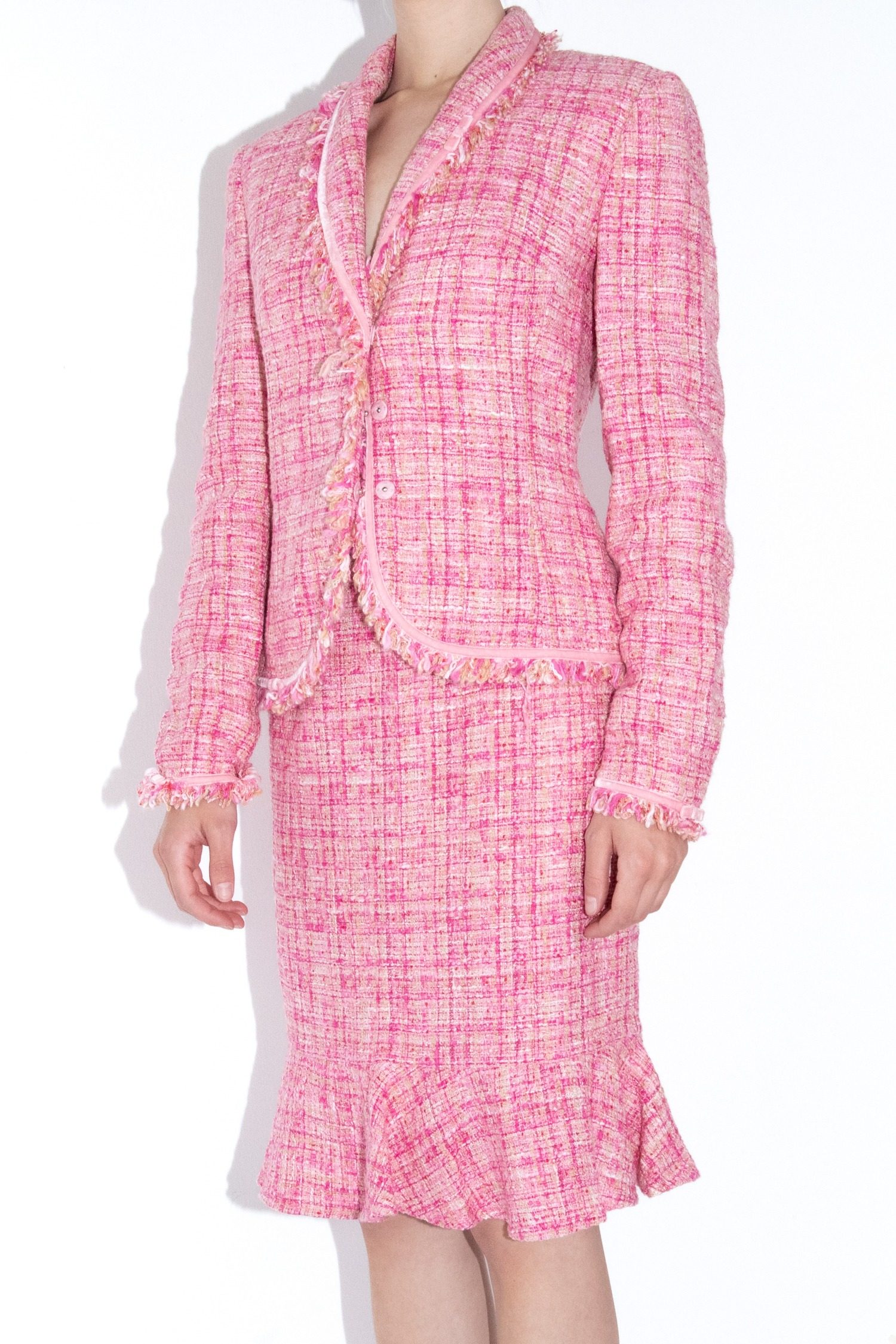 Thumbnail of http://Escada%20Vintage%20Tweed-Set%20aus%20Blazer%20und%20Rock%20in%20Rosa