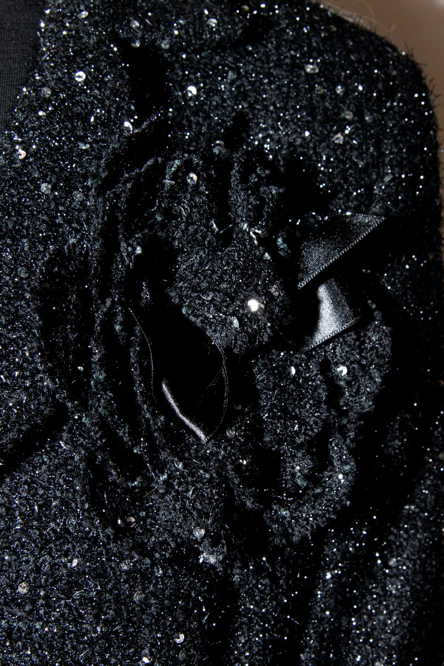 Thumbnail of http://Vintage%20Escada%20Kostüm%20mit%20Pailletten%20in%20Schwarz%20und%20Silber