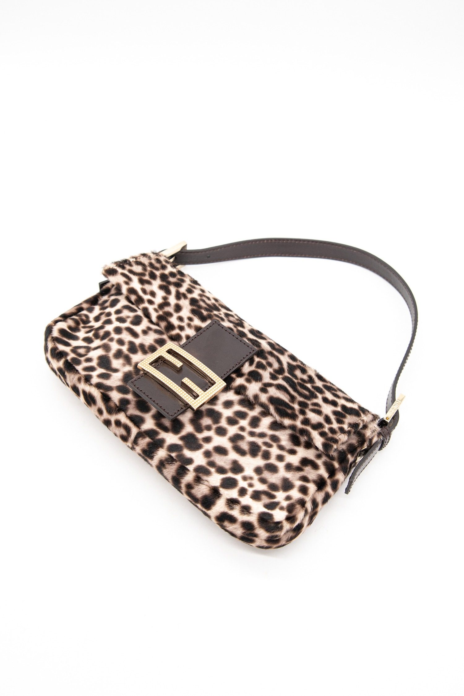 Thumbnail of http://Fendi%20Baguette%20Vintage%20Handtasche%20mit%20Leomuster%20in%20Braun%20und%20Gold