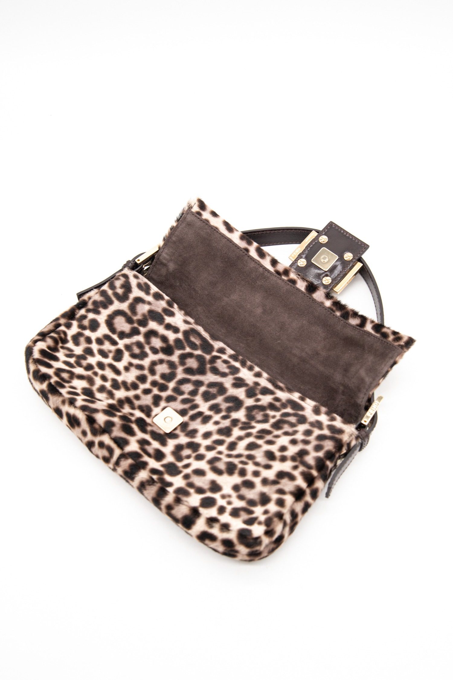 Thumbnail of http://Fendi%20Baguette%20Vintage%20Handtasche%20mit%20Leomuster%20in%20Braun%20und%20Gold