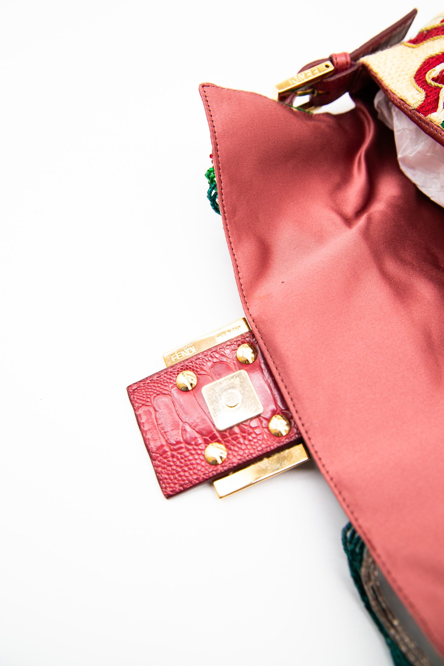 Thumbnail of http://Vintage%20Fendi%20Baguette%20Tasche%20mit%20Wellenmuster%20und%20Glasperlen