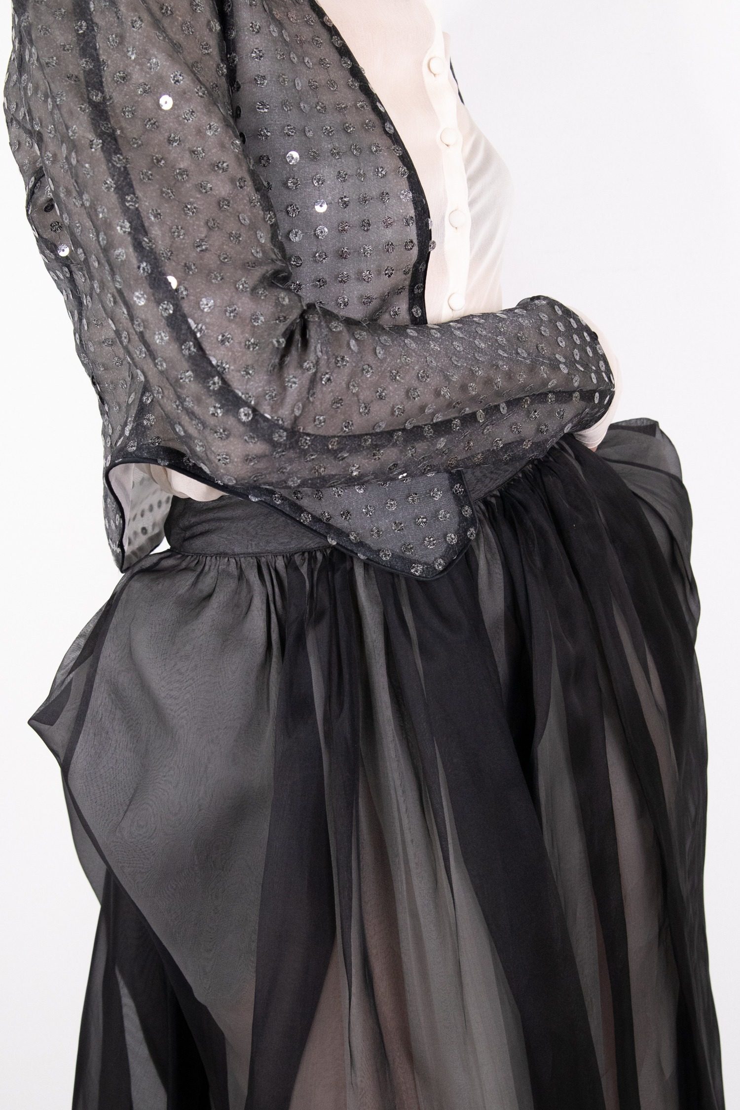 Thumbnail of http://Giorgio%20Armani%20Vintage%20extravagantes%20Set%20aus%20Bluse,%20Blazer%20und%20Maxi-Hose