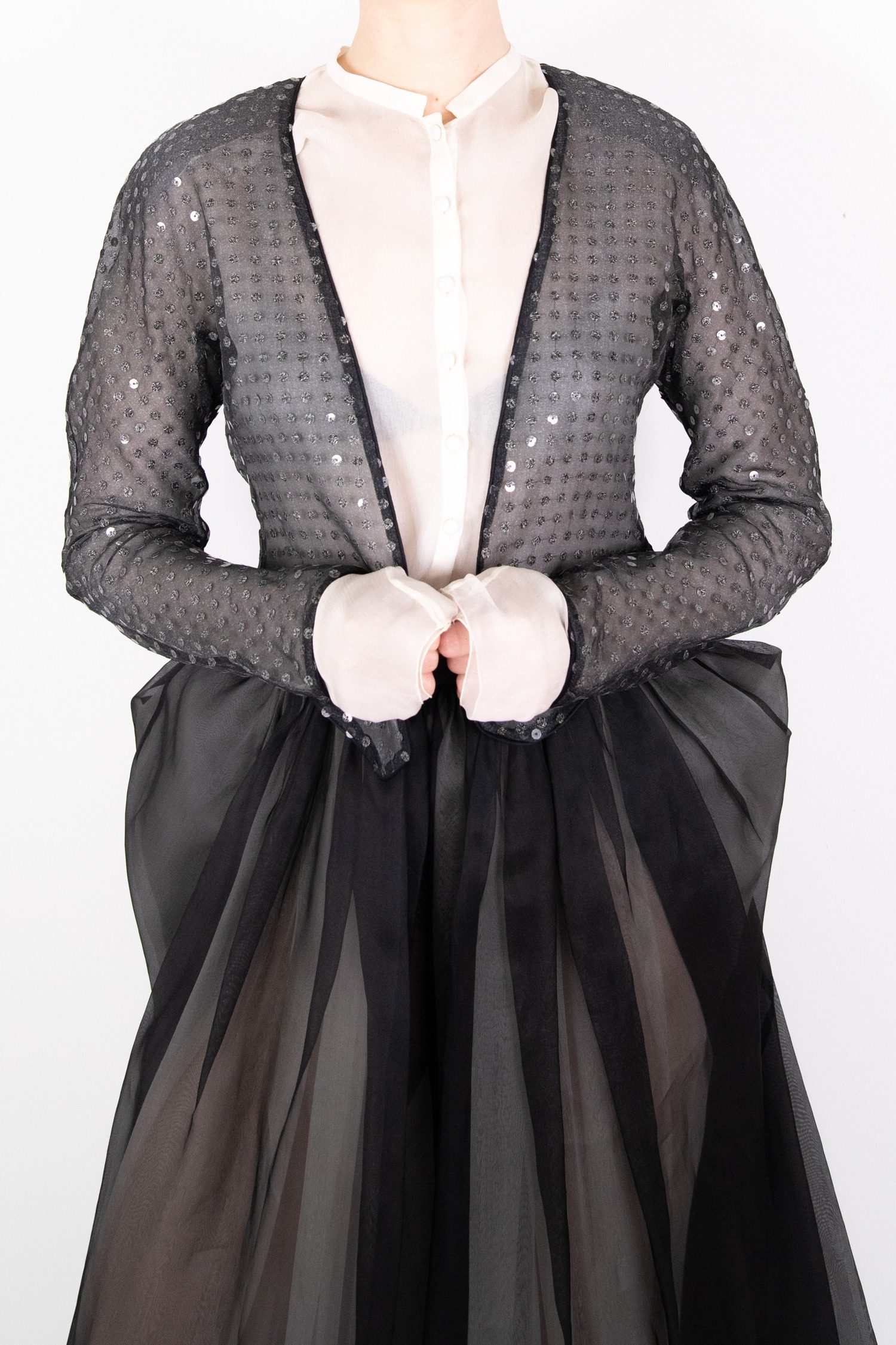 Thumbnail of http://Giorgio%20Armani%20Vintage%20extravagantes%20Set%20aus%20Bluse,%20Blazer%20und%20Maxi-Hose