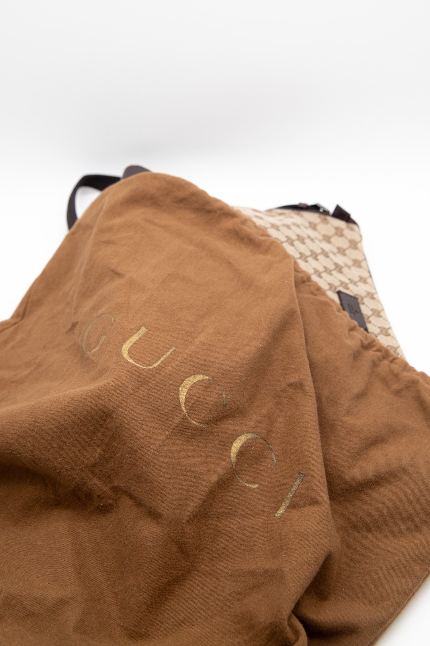 Thumbnail of http://Vintage%20Gucci%20GG%20Canvas%20Umhängetasche%20in%20Braun%20und%20Beige