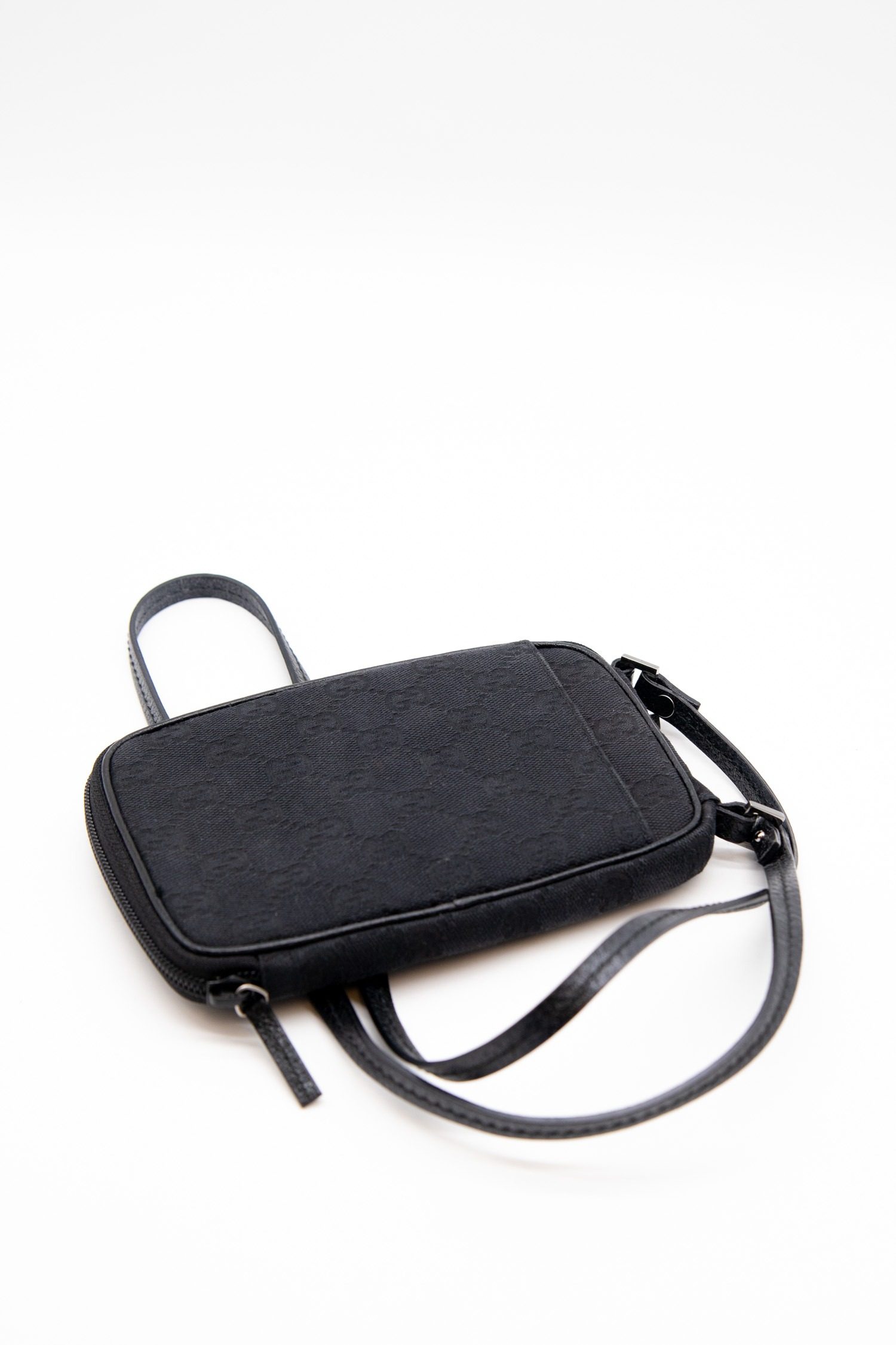 Thumbnail of http://Vintage%20Gucci%20Kith%20Nylon%20Mini%20Pouch%20Umhängetasche%20in%20Schwarz