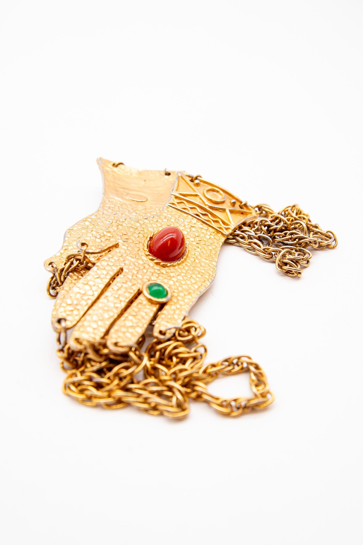 Thumbnail of http://Hattie%20Carnegie%20Halskette%20in%20Gold%20mit%20Händen