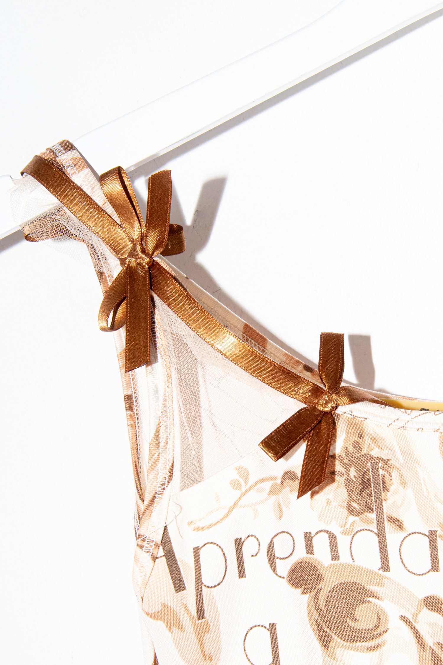 Thumbnail of http://Vintage%20John%20Galliano%20Set%20aus%20Jacke%20und%20Top%20in%20Beige%20und%20Braun