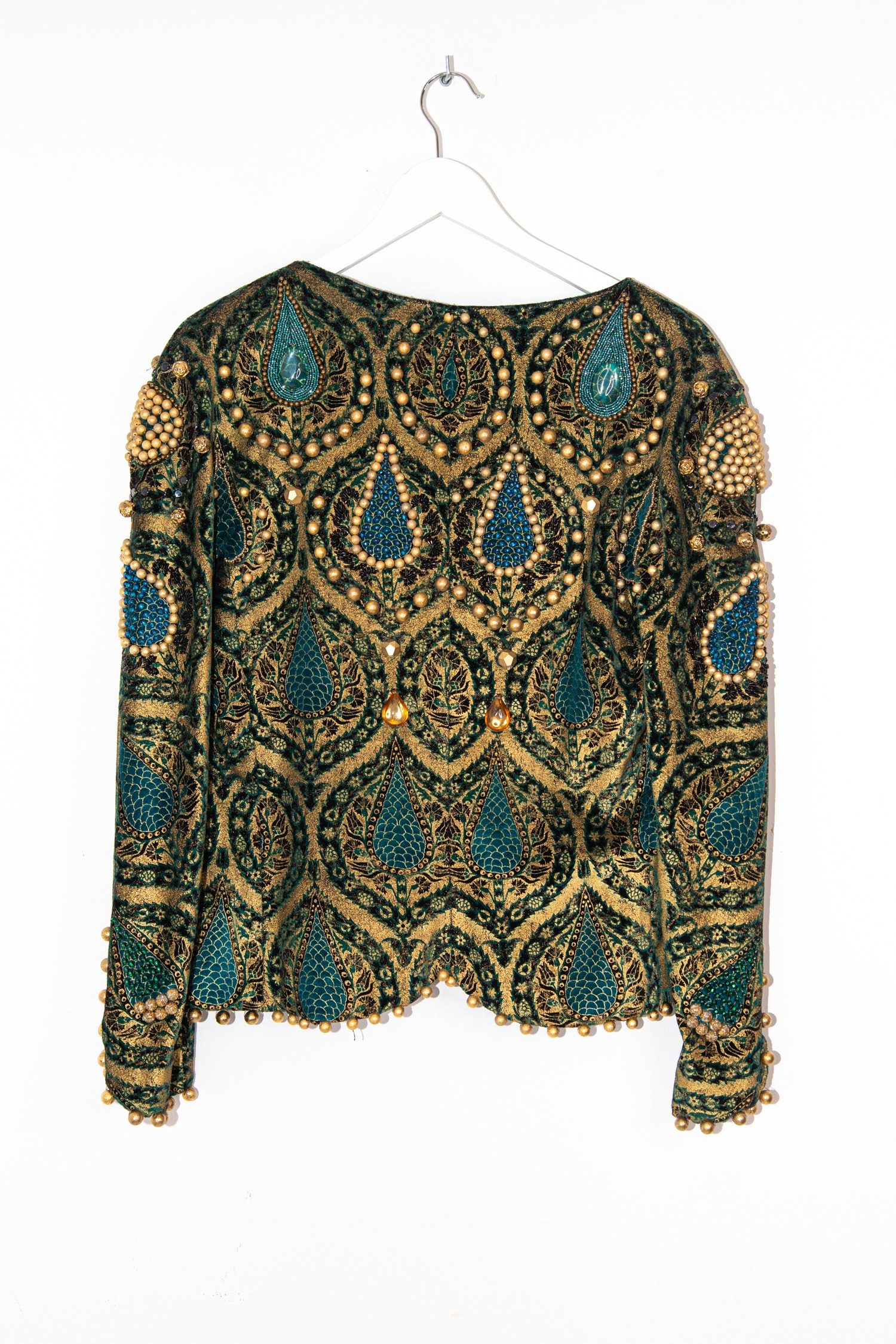 Thumbnail of http://Vintage%20Krizia%20Jacke%20mit%20Perlen%20in%20Gold%20und%20Dunkelgrün