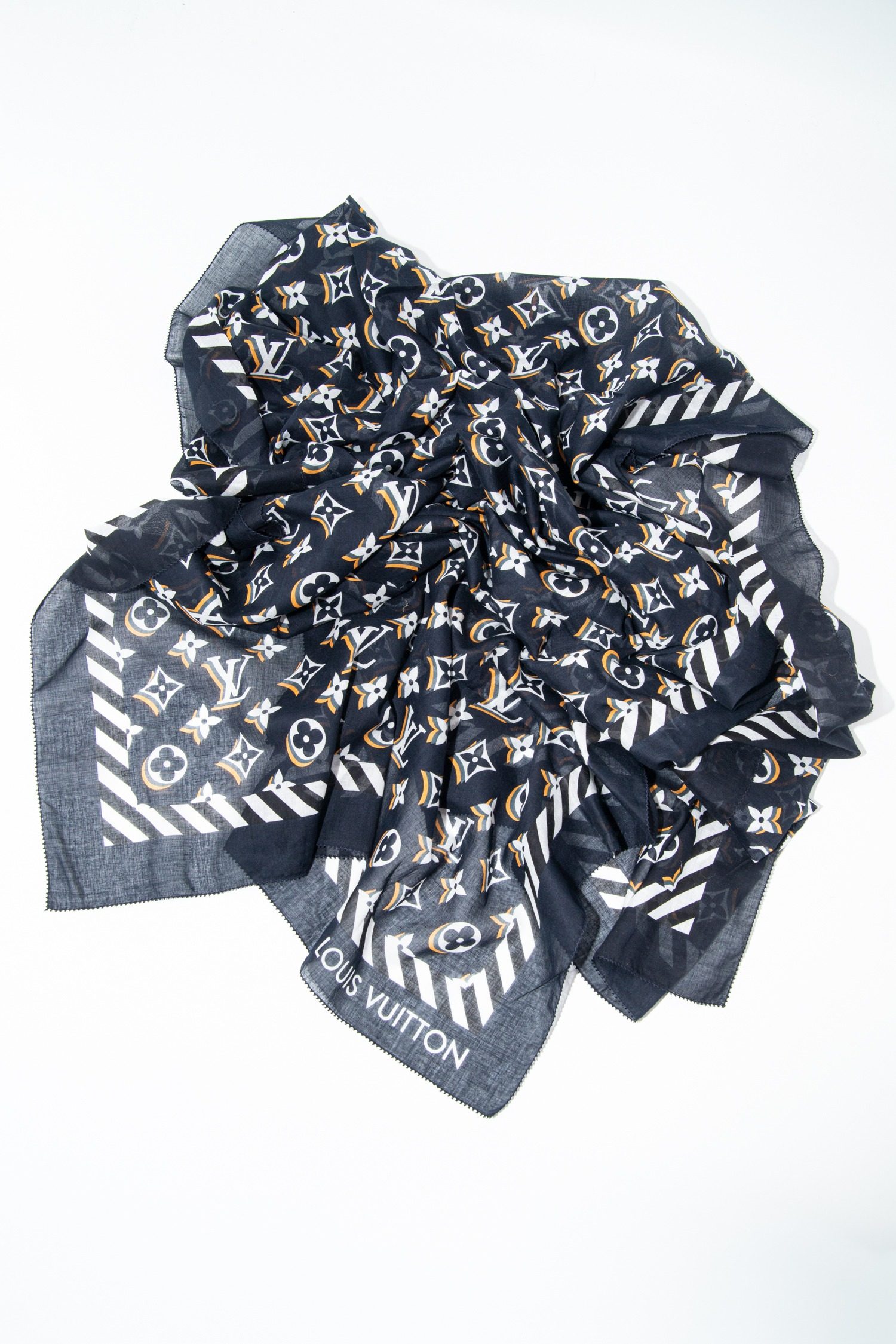 Thumbnail of http://Louis%20Vuitton%20Stephen%20Sprouse%20Leopard%20Tuch%20in%20Camelfarben