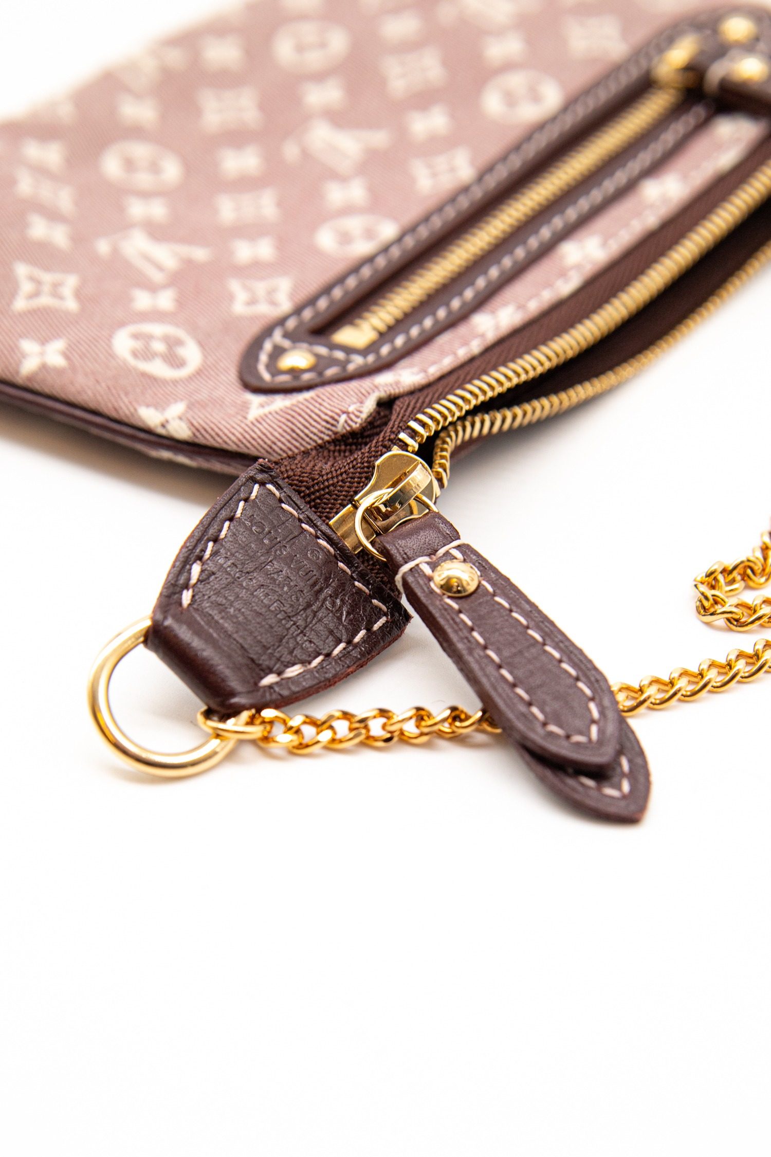 Thumbnail of http://Louis%20Vuitton%202011%20Monogram%20Mini%20Lin%20Pochette%20in%20Braun%20und%20Gold