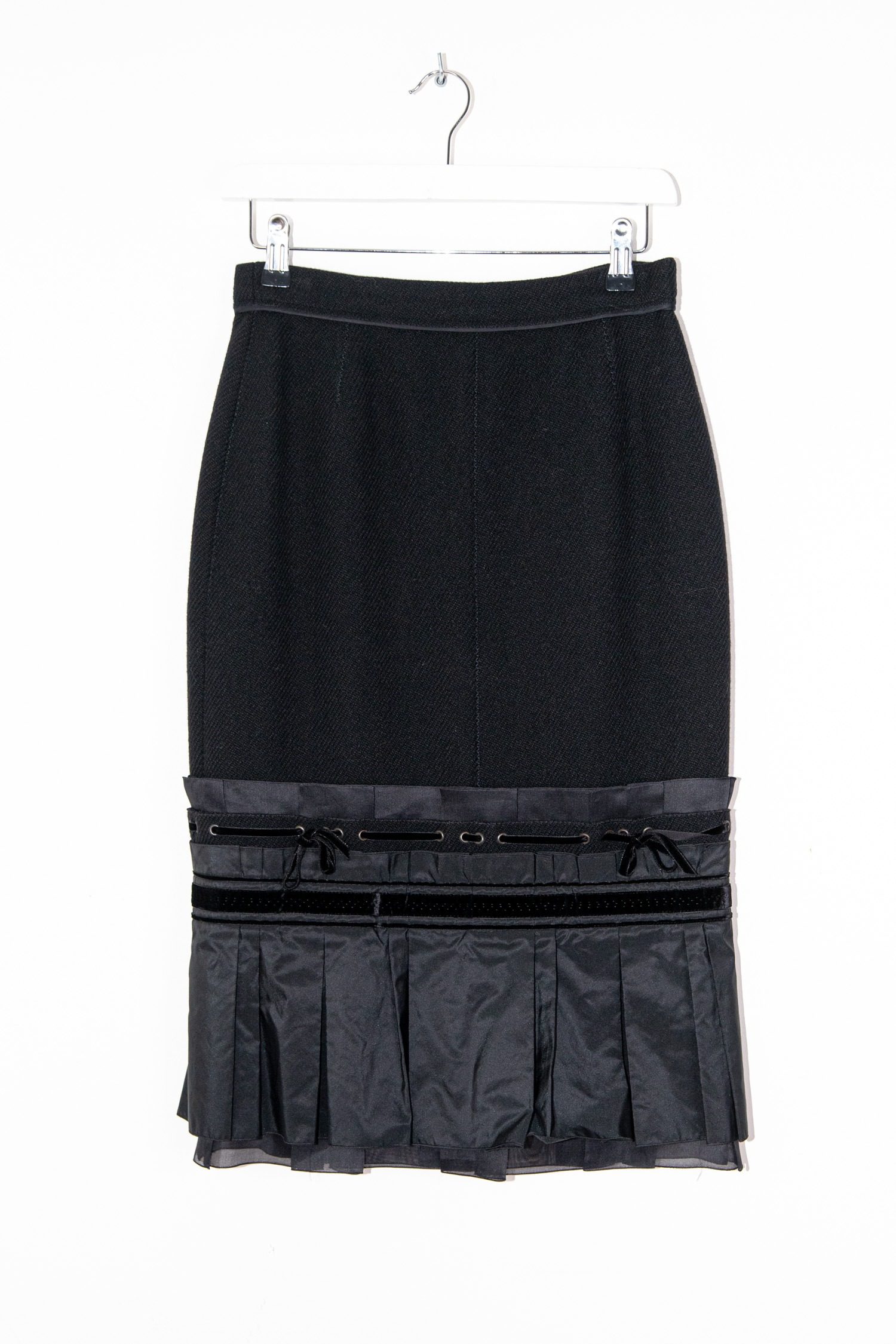 Thumbnail of http://Vintage%20Louis%20Vuitton%20Midirock%20mit%20Faltendetails%20in%20Schwarz