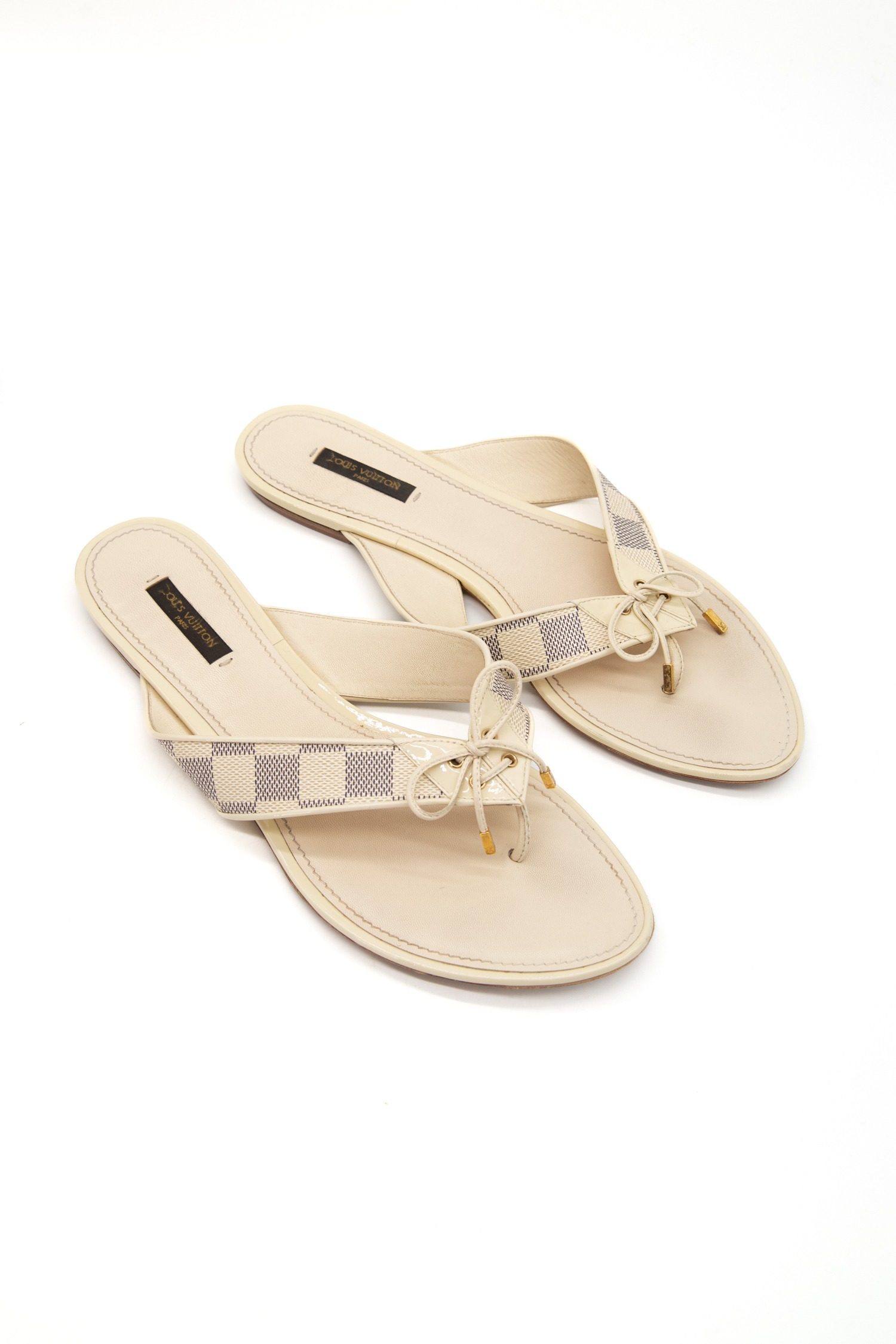 Thumbnail of http://Louis%20Vuitton%20Vintage%20Sandale%20in%20Ecru%20und%20Gold
