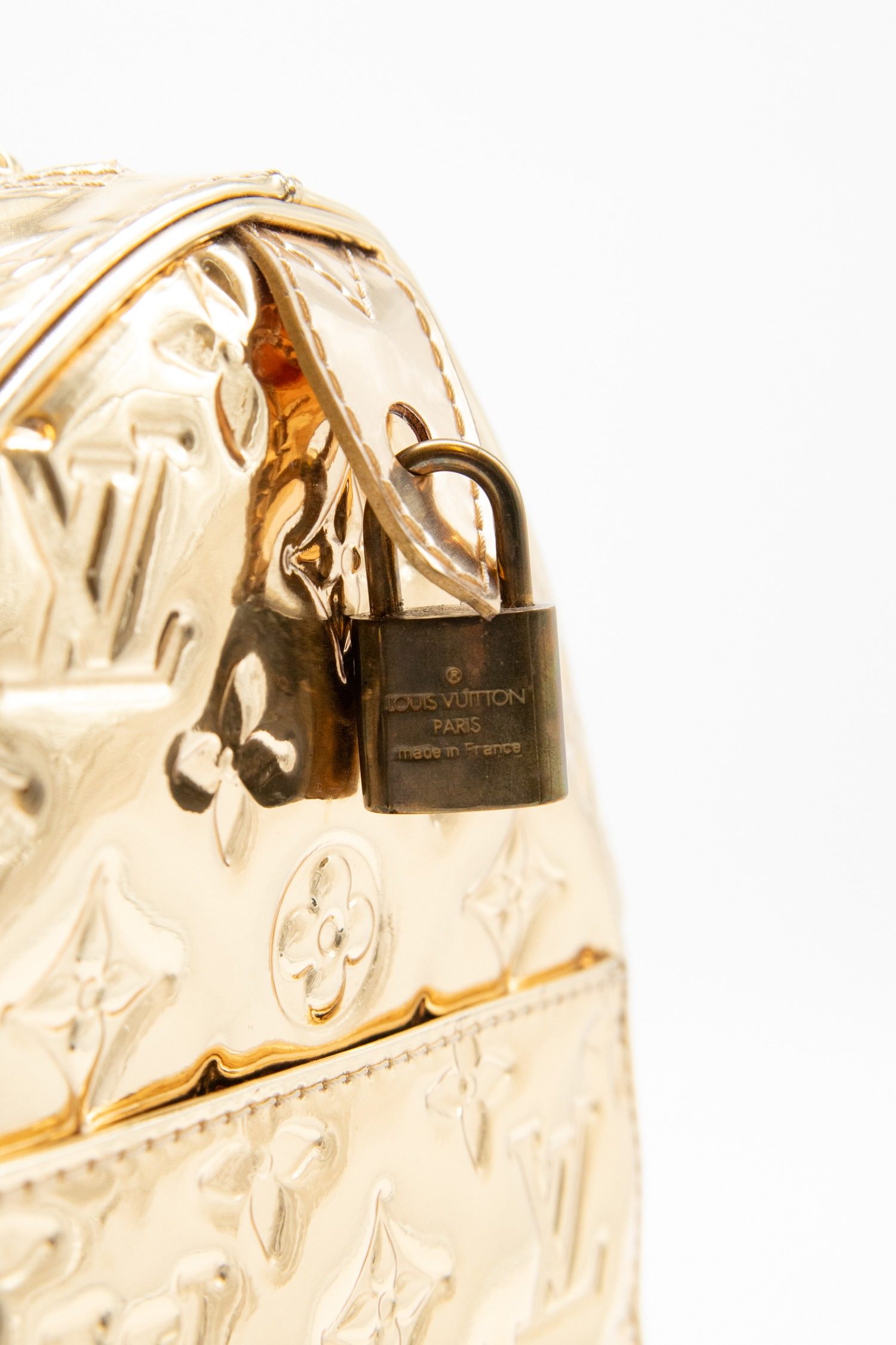 Thumbnail of http://Vintage%20Louis%20Vuitton%20Speedy%20Monogramm%20Miroir%20Tasche%20in%20Gold