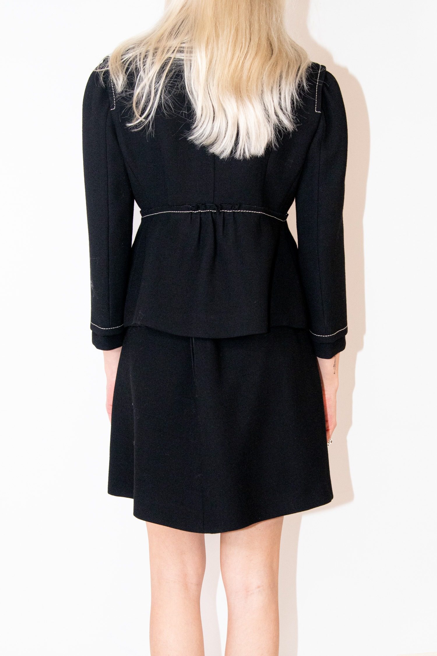 Thumbnail of http://Vintage%20Miu%20Miu%20Kostüm%20mit%20Ziernaht%20in%20Schwarz