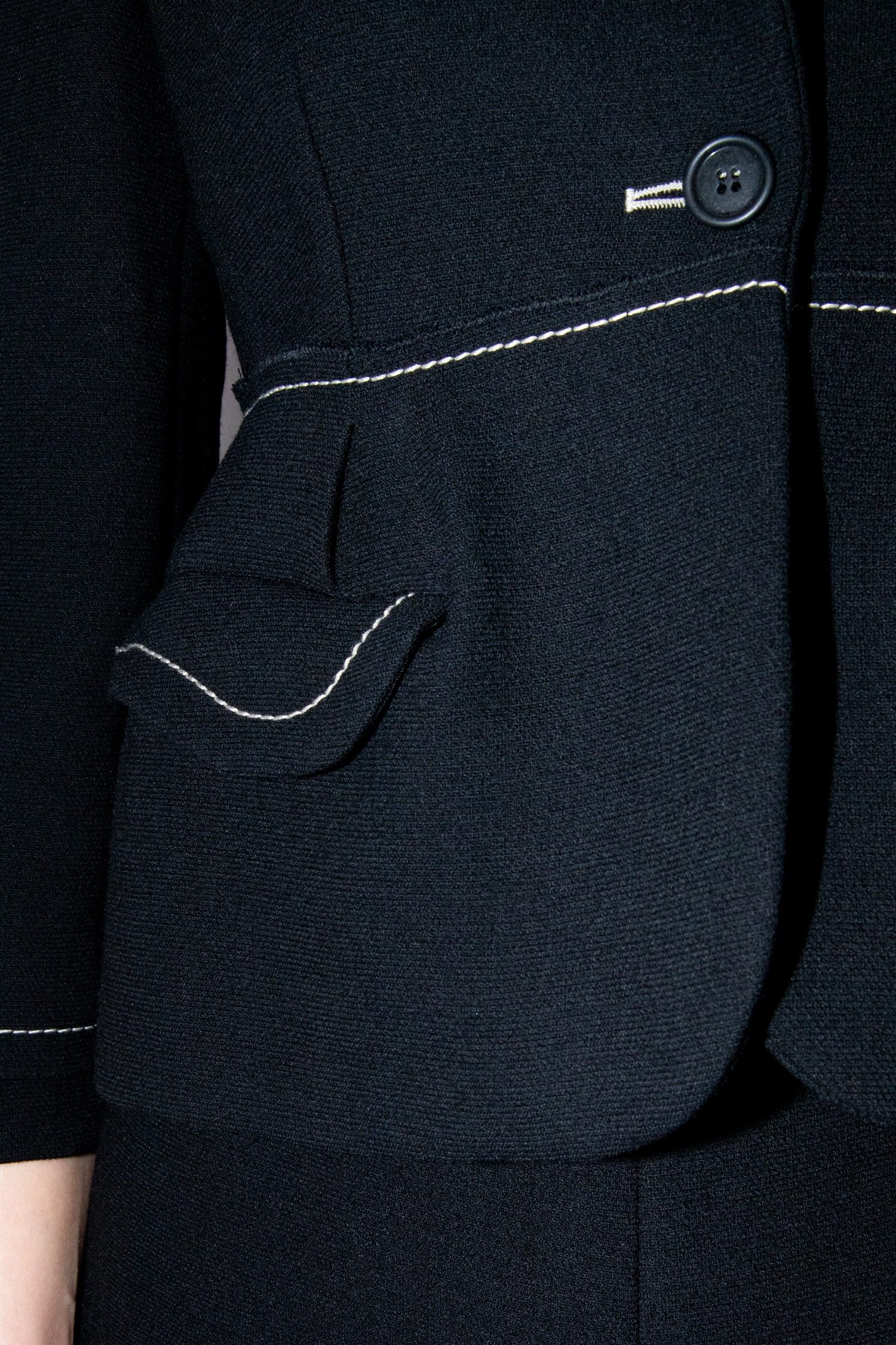 Thumbnail of http://Vintage%20Miu%20Miu%20Kostüm%20mit%20Ziernaht%20in%20Schwarz