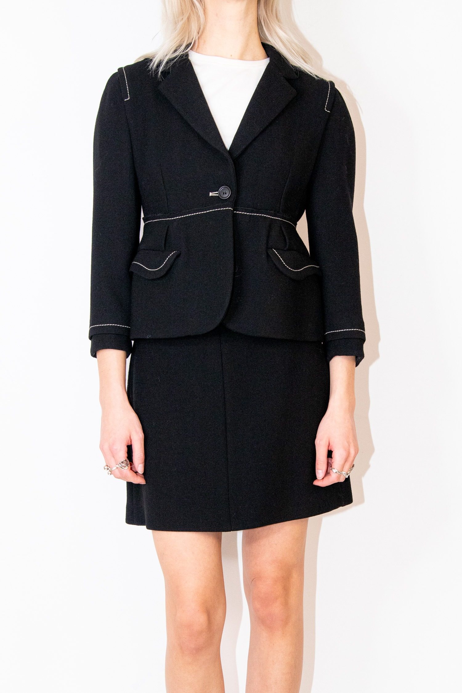 Thumbnail of http://Vintage%20Miu%20Miu%20Kostüm%20mit%20Ziernaht%20in%20Schwarz