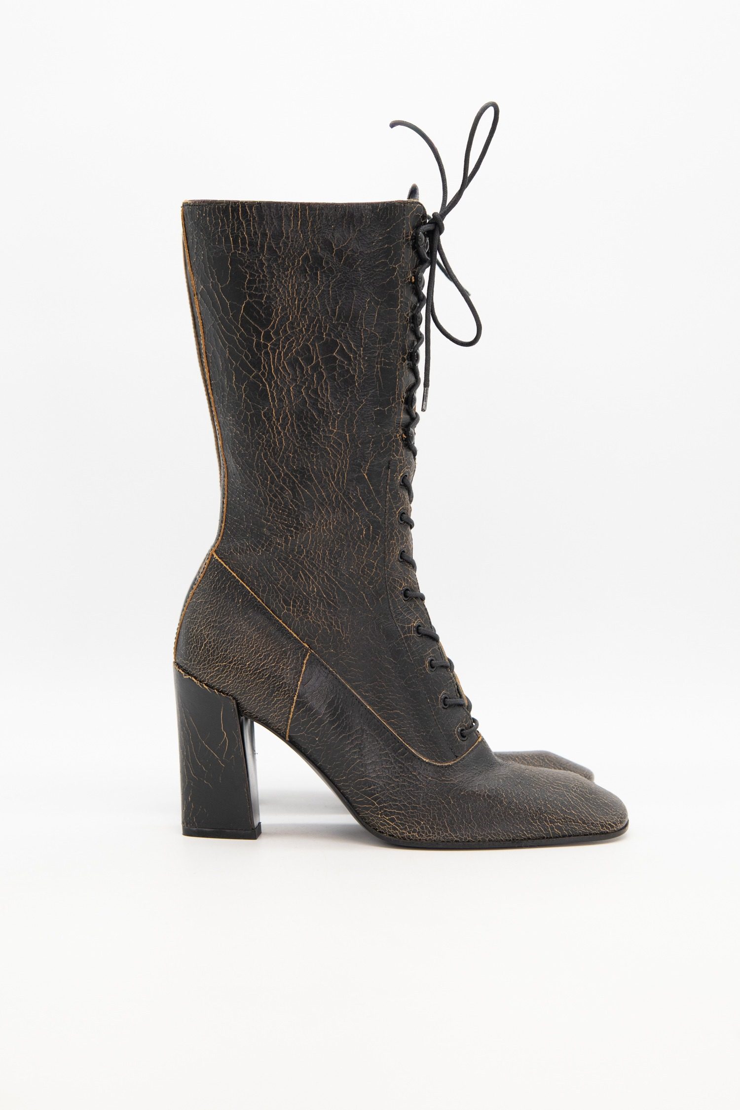 Thumbnail of http://Miu%20Miu%20Vintage%20FW%202001%20Stiefel%20in%20Schwarz%20und%20Beige