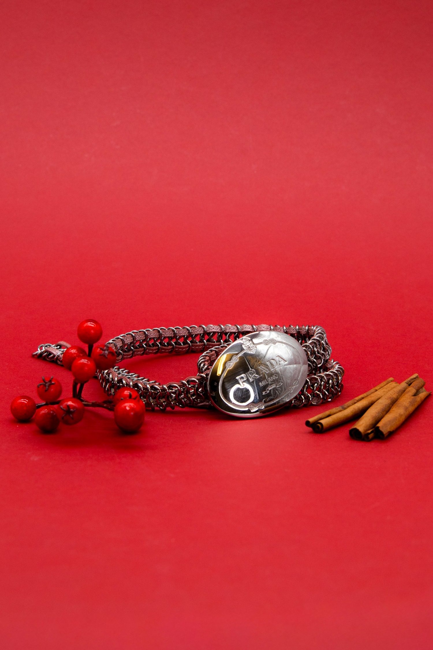 Thumbnail of http://Vintage%20Prada%20Kettengürtel%20in%20Silber%20und%20Rosa