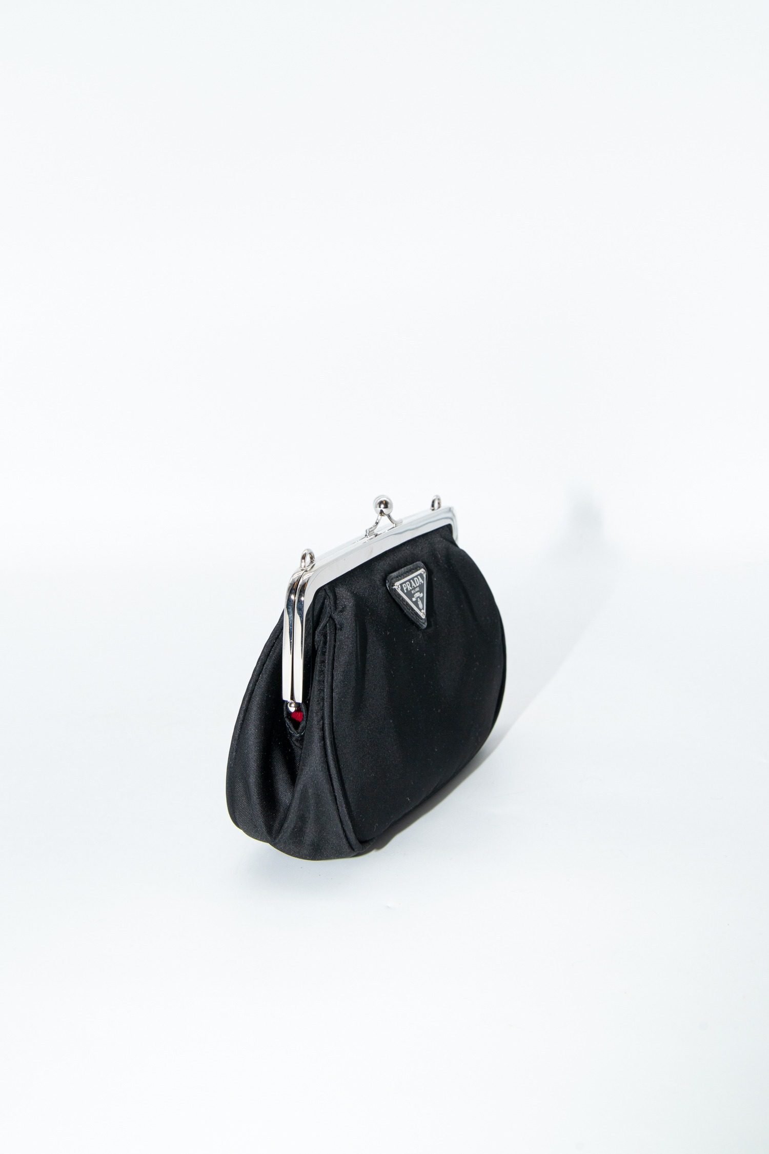 Thumbnail of http://Prada%20VintageKisslock%20Crossbody%20Mini-Umhängetasche%20in%20Schwarz