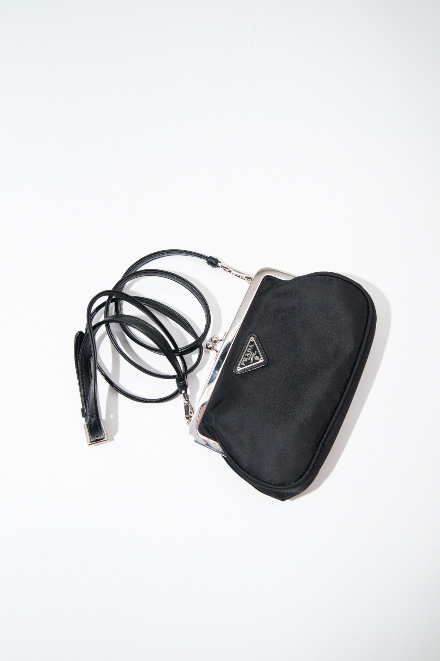 Thumbnail of http://Prada%20VintageKisslock%20Crossbody%20Mini-Umhängetasche%20in%20Schwarz