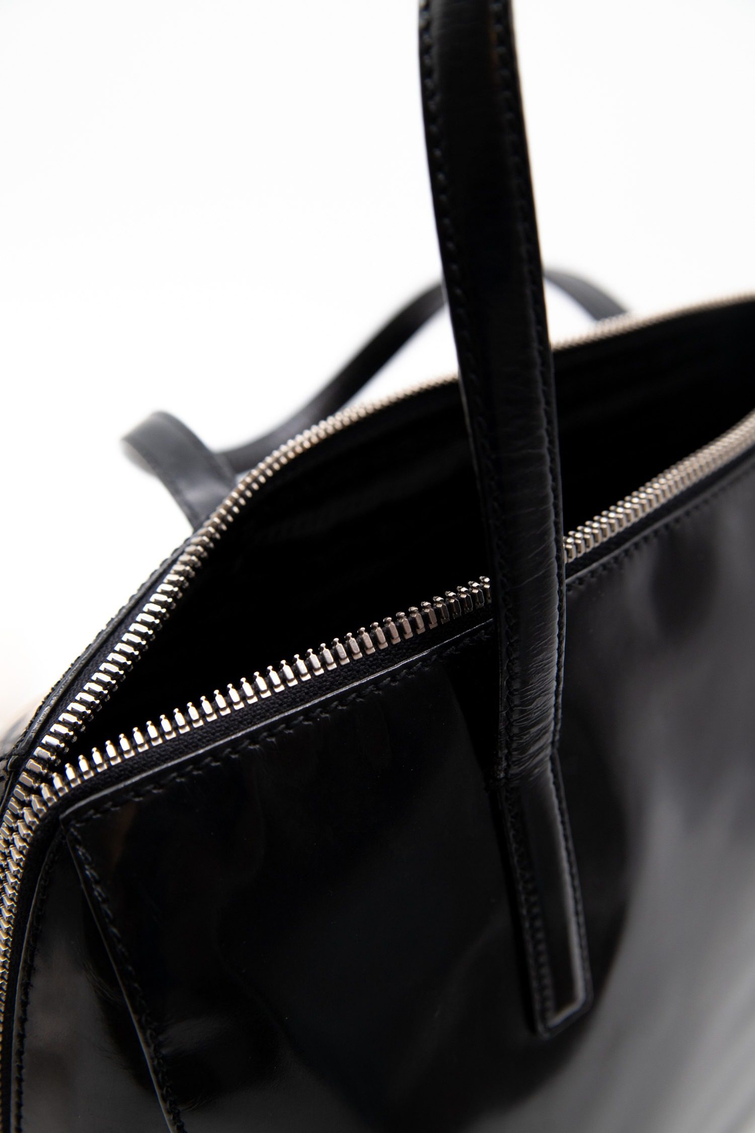 Thumbnail of http://Vintage%20Prada%20Spazzolato%20Logo%20Handtasche%20Lackleder%20Schwarz