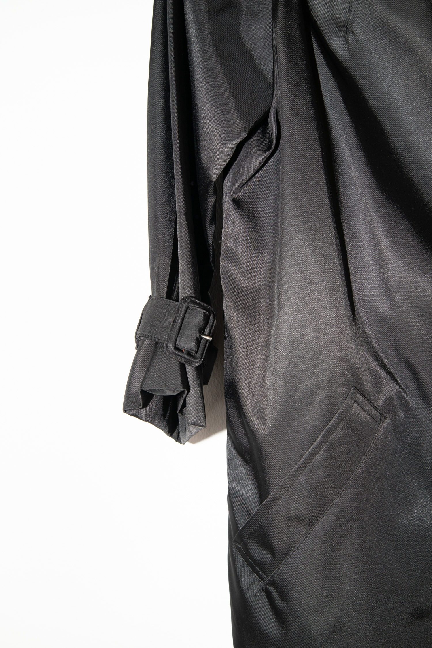 Thumbnail of http://Vintage%20Prada%20Mantel%20mit%20Steinen%20in%20Schwarz