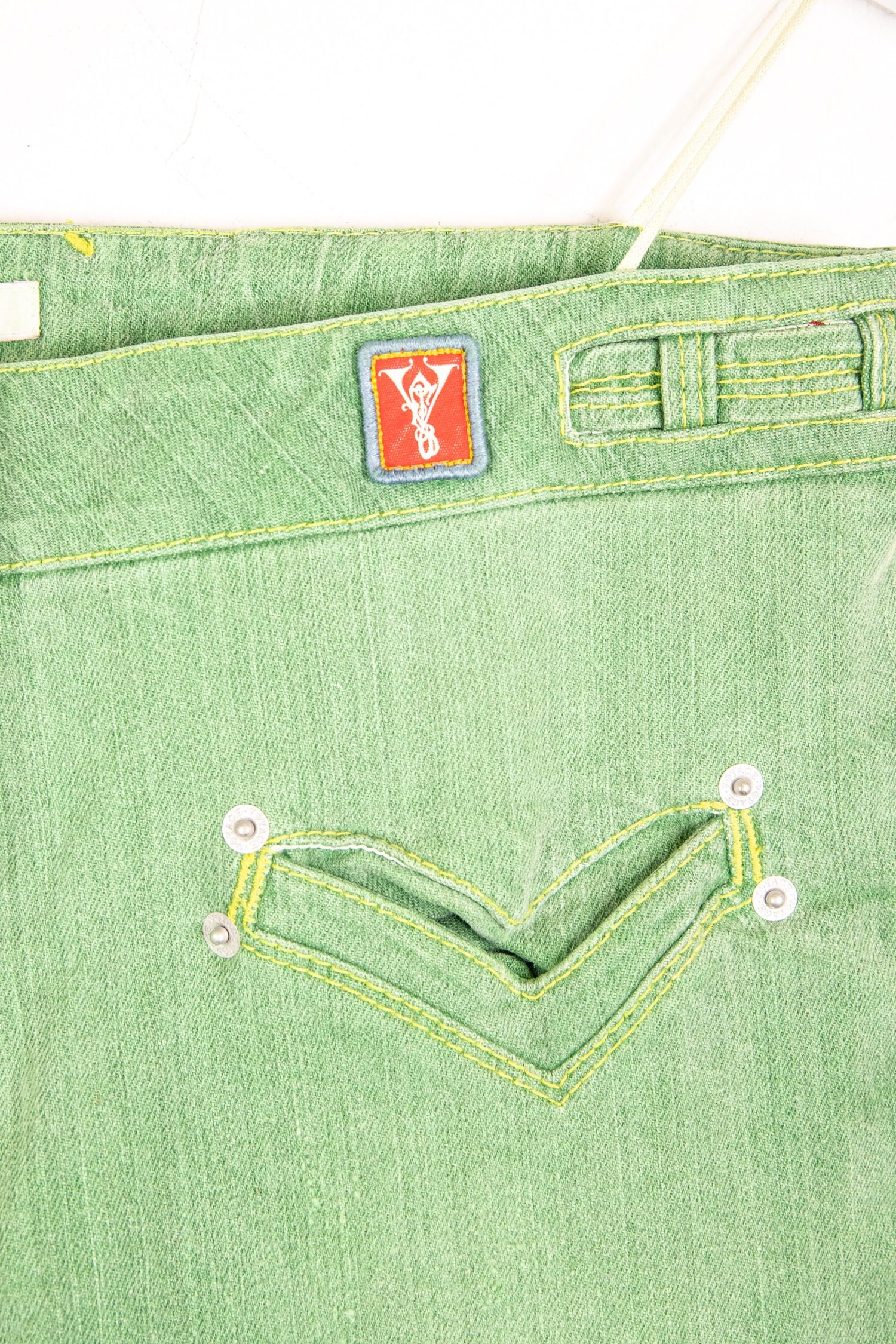 Thumbnail of http://Voyage%20Vintage%20Jeans%20mit%20Pailletten%20in%20Grün%20und%20Bunt