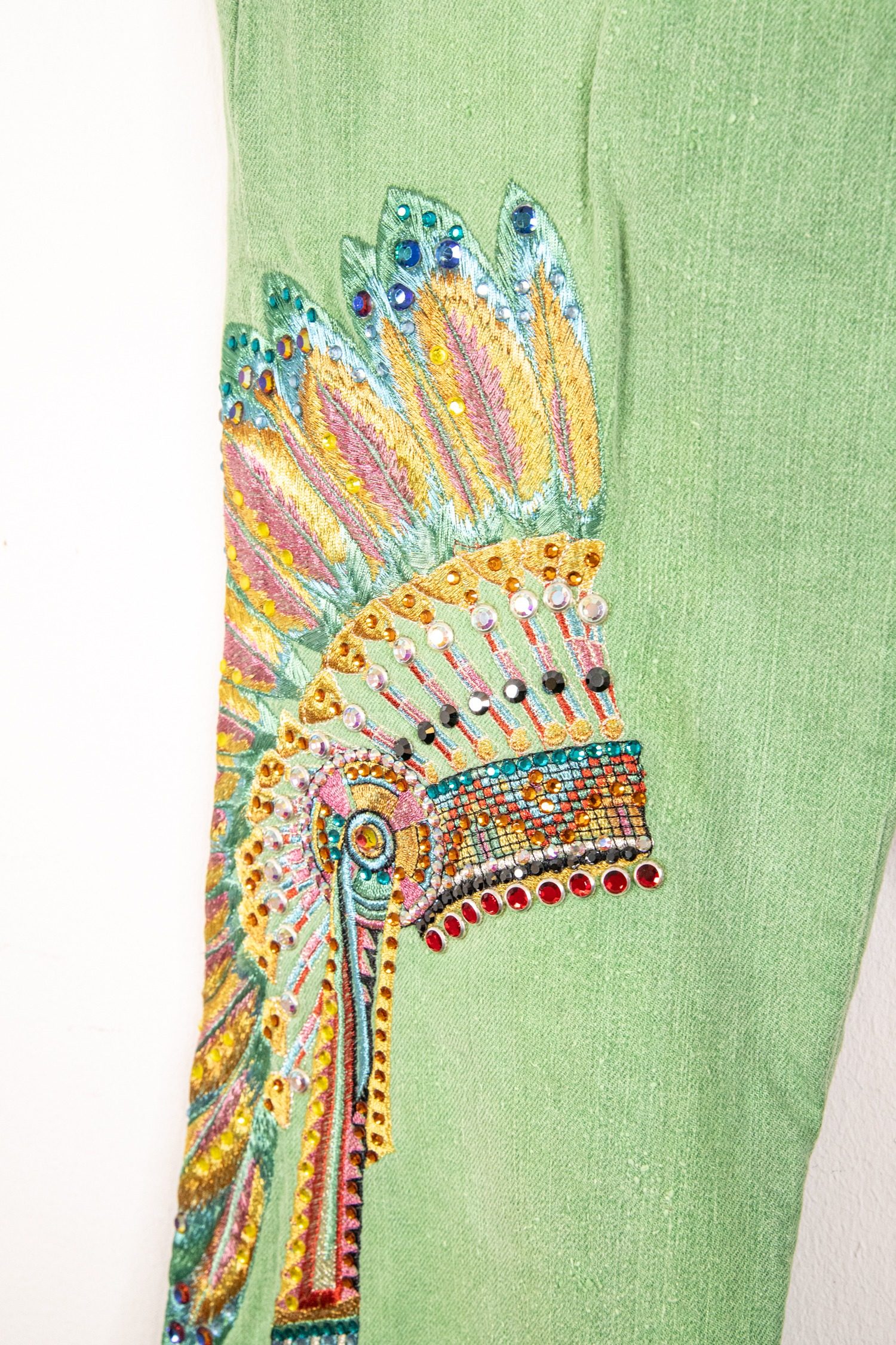 Thumbnail of http://Voyage%20Vintage%20Jeans%20mit%20Pailletten%20in%20Grün%20und%20Bunt