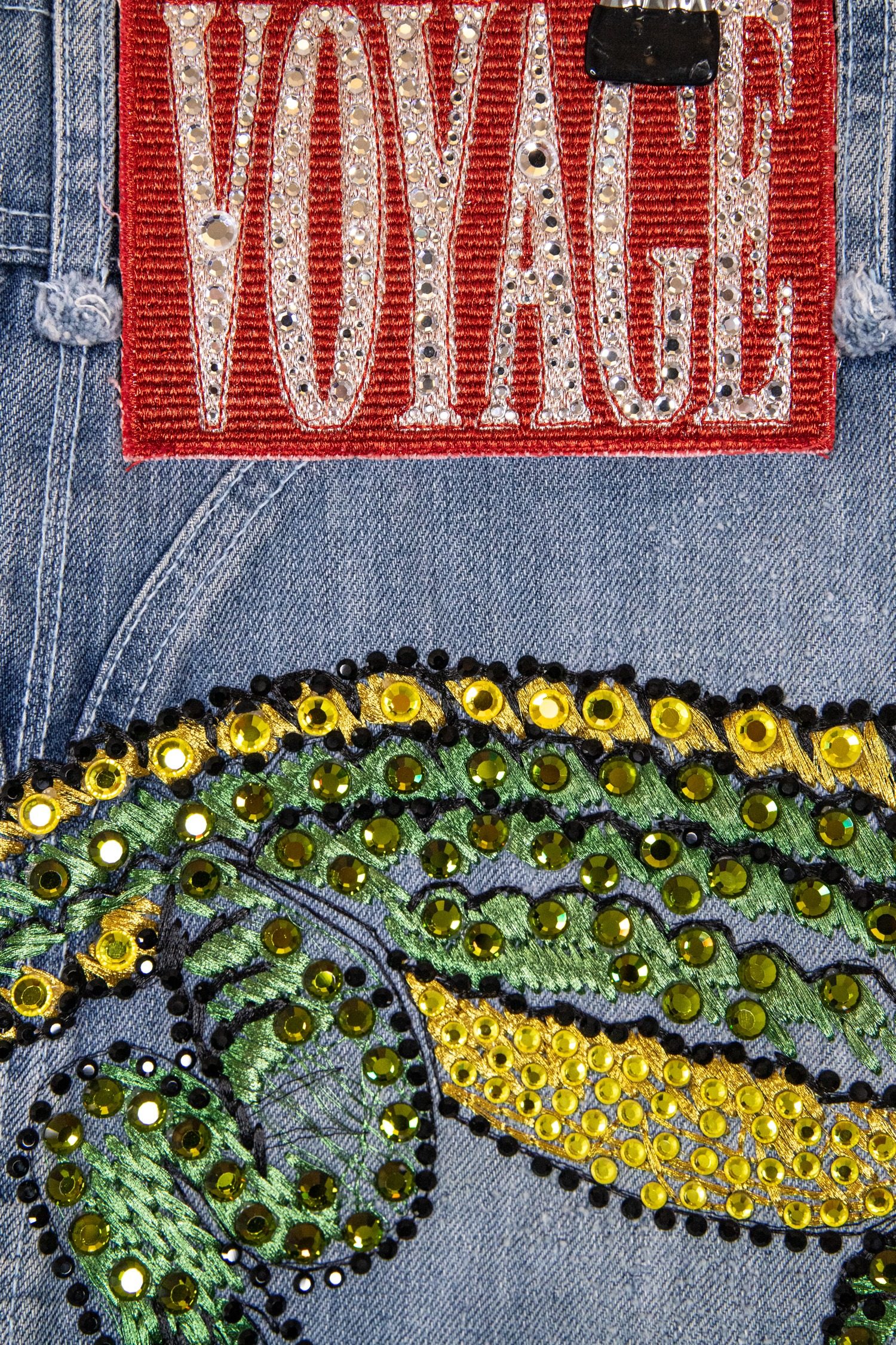 Thumbnail of http://Voyage%20Vintage%20Jeansrock%20mit%20Strasssteinen%20in%20Blau%20und%20Bunt