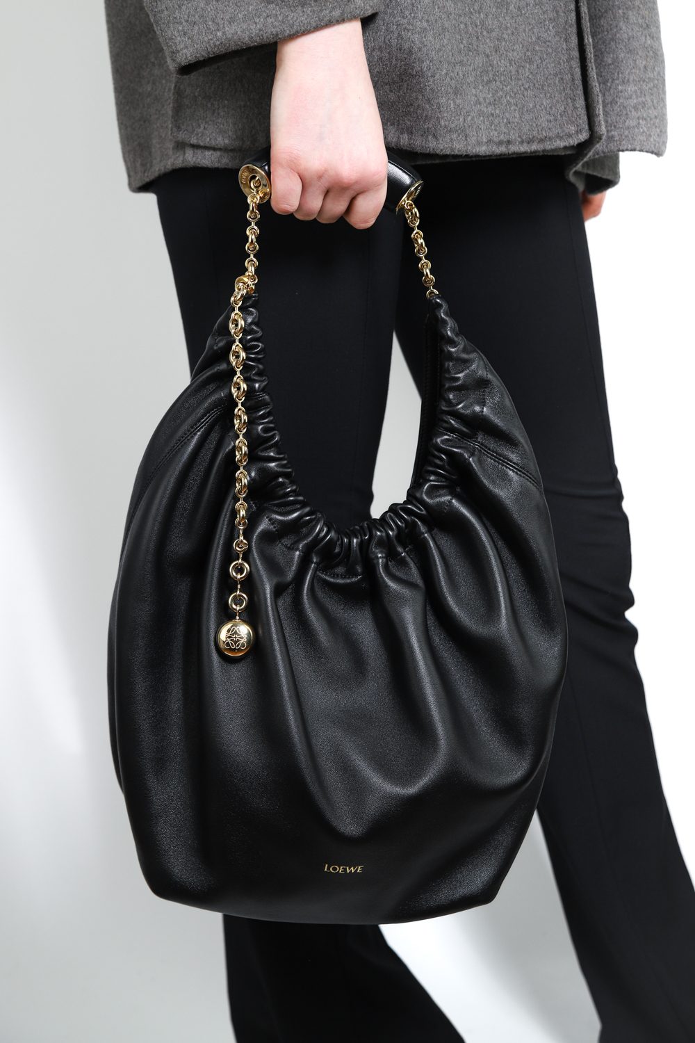 Loewe "Squeeze Medium" Handtasche in Schwarz
