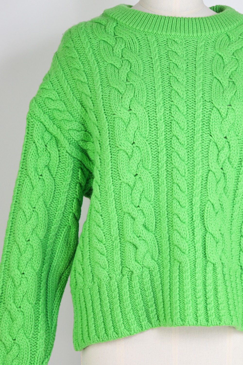 Thumbnail of http://Ami%20Strickpullover%20mit%20Zopfmuster%20in%20Grün