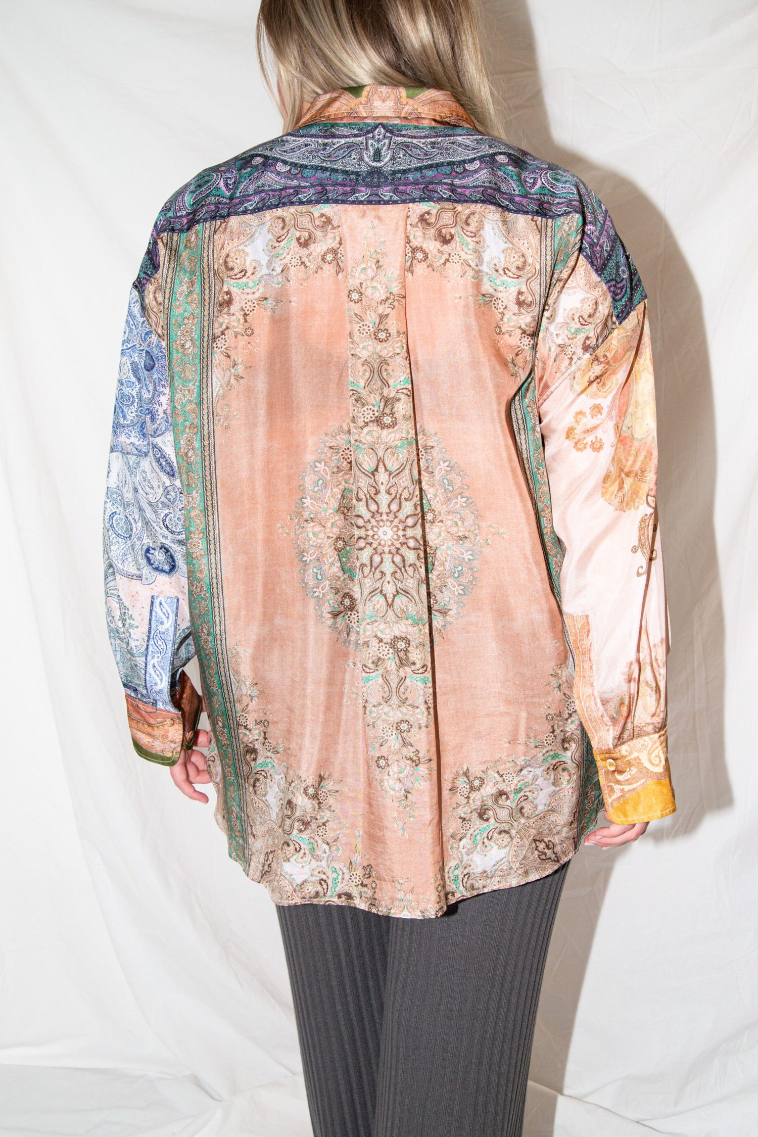 Thumbnail of http://Zimmermann%20weite%20Bluse%20mit%20buntem%20Paisleymuster
