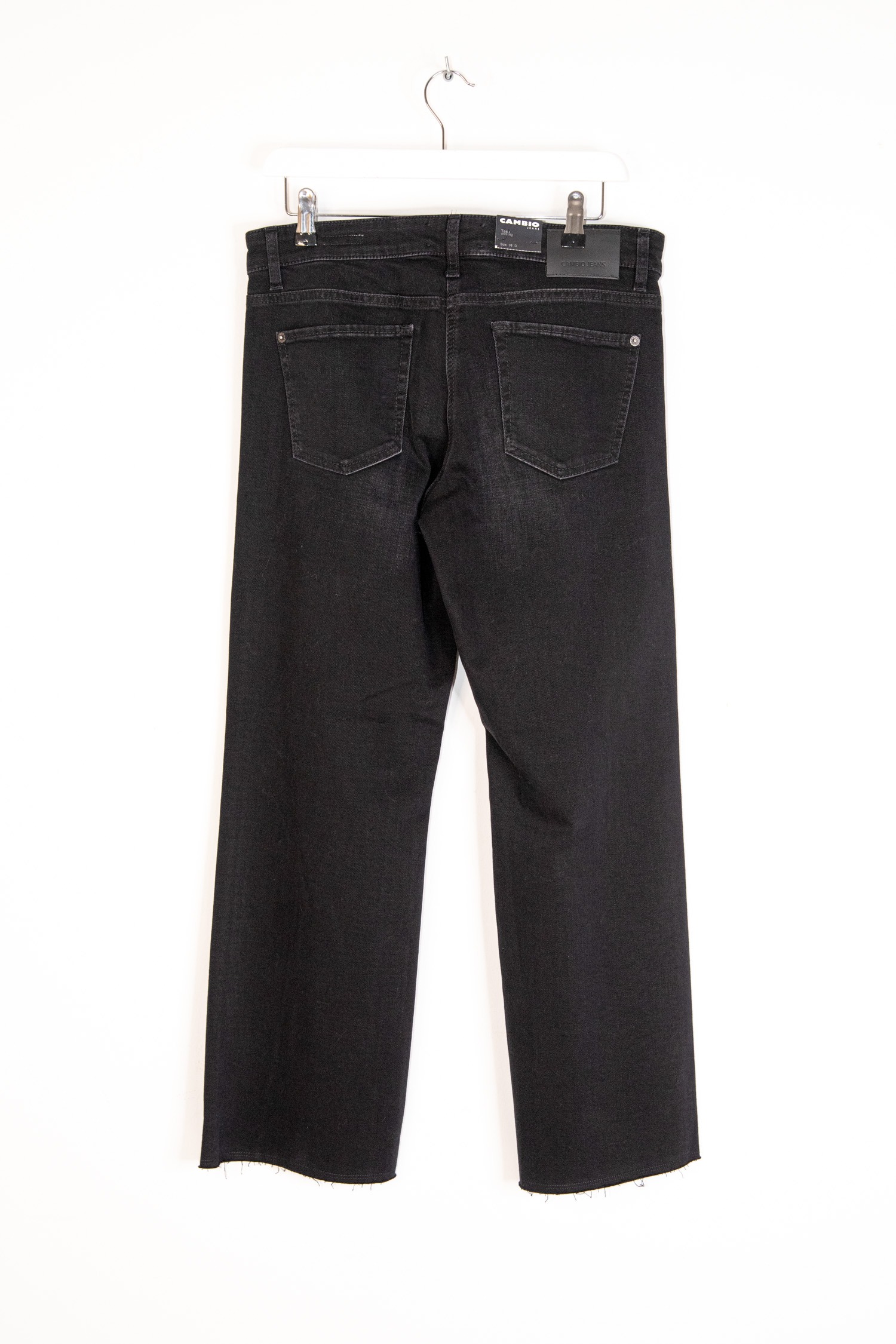 Cambio "Tess" Jeans mit Strasssteinen in Schwarz